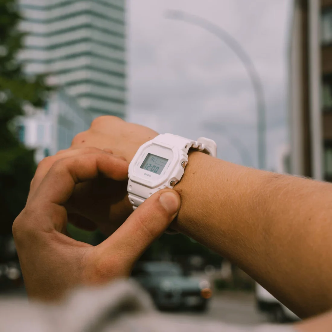 Orologio G-Shock DW-5600WW-7ER bianco display positivo