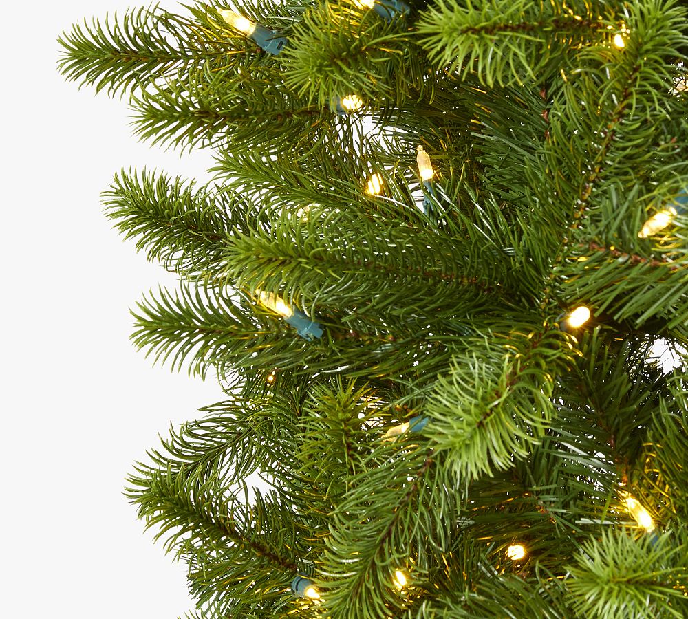 Lit Slim Virginia Spruce Faux Christmas Tree   tiaotiao