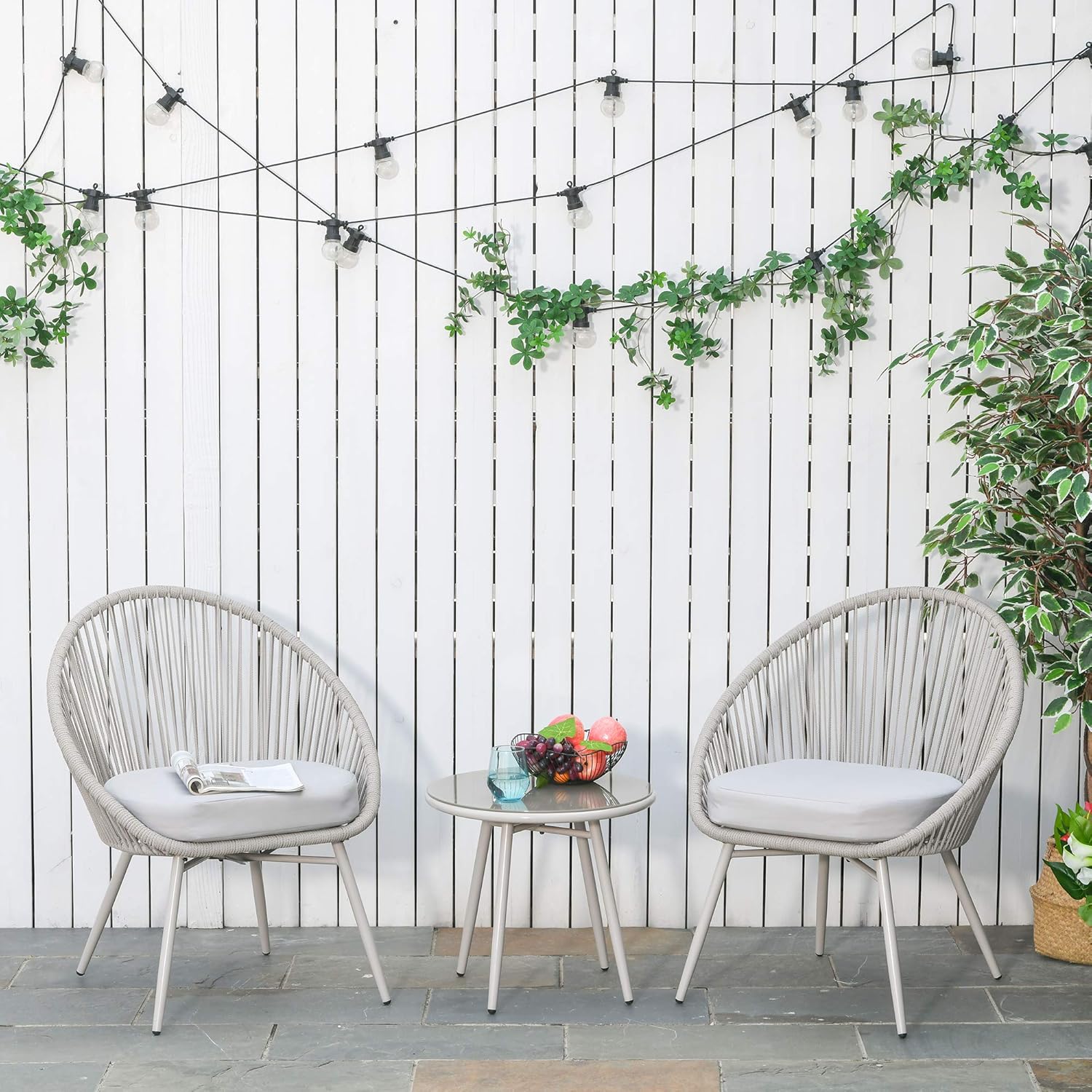 Outsunny Mobili da Giardino in Rattan Sintetico Stile Boho, Set 3 Pezzi Tavolino e Sedie da Giardino ed Esterno, Bianco Crema