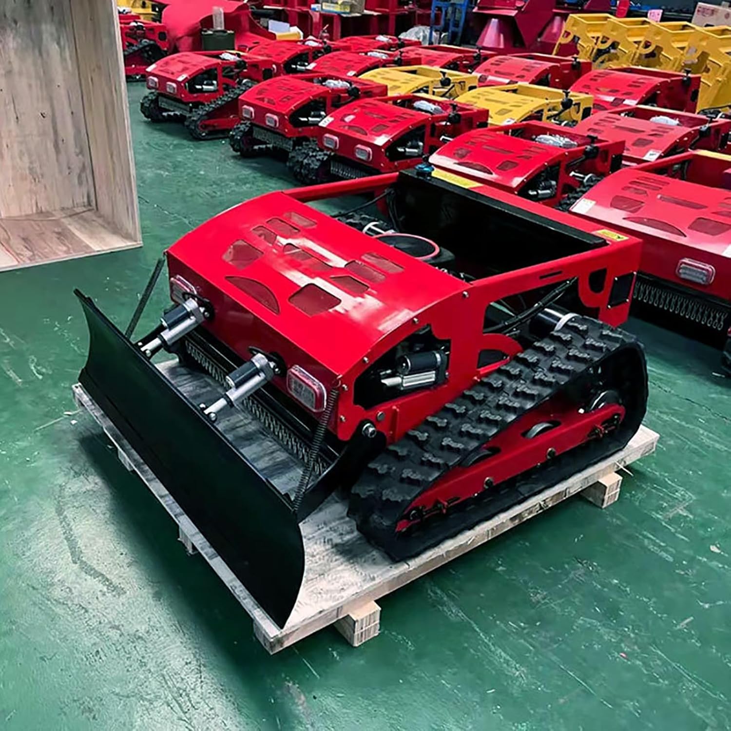 Tosaerba cingolato con telecomando da 550 mm, pala da neve, inclinazione controllata a 45°, motore a gas elettrico 7,5 CV, piattaforma ibrida a ricarica automatica