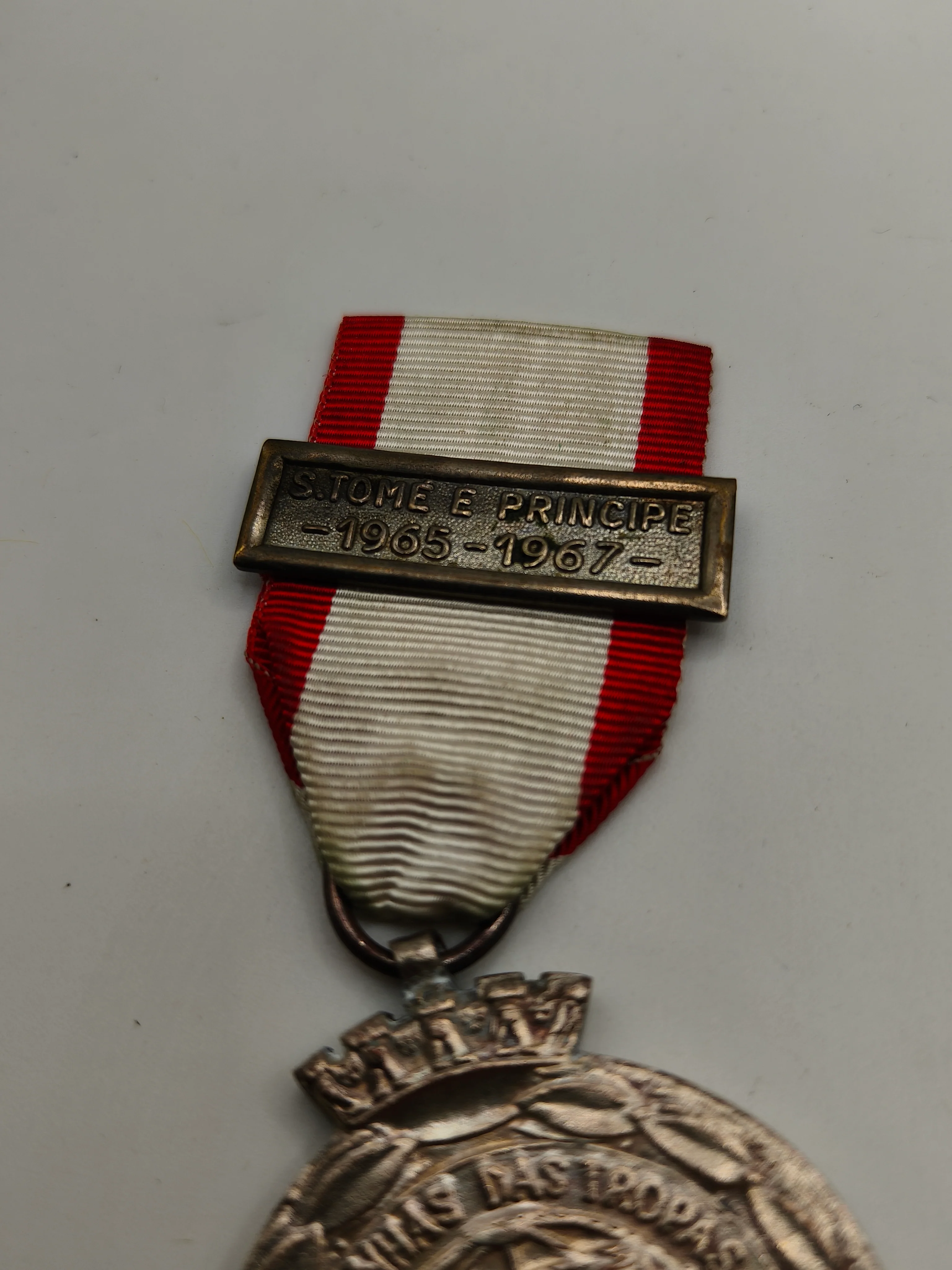 Medalla colonial Acci��n Santo Tom�� guerra colonial portuguesa