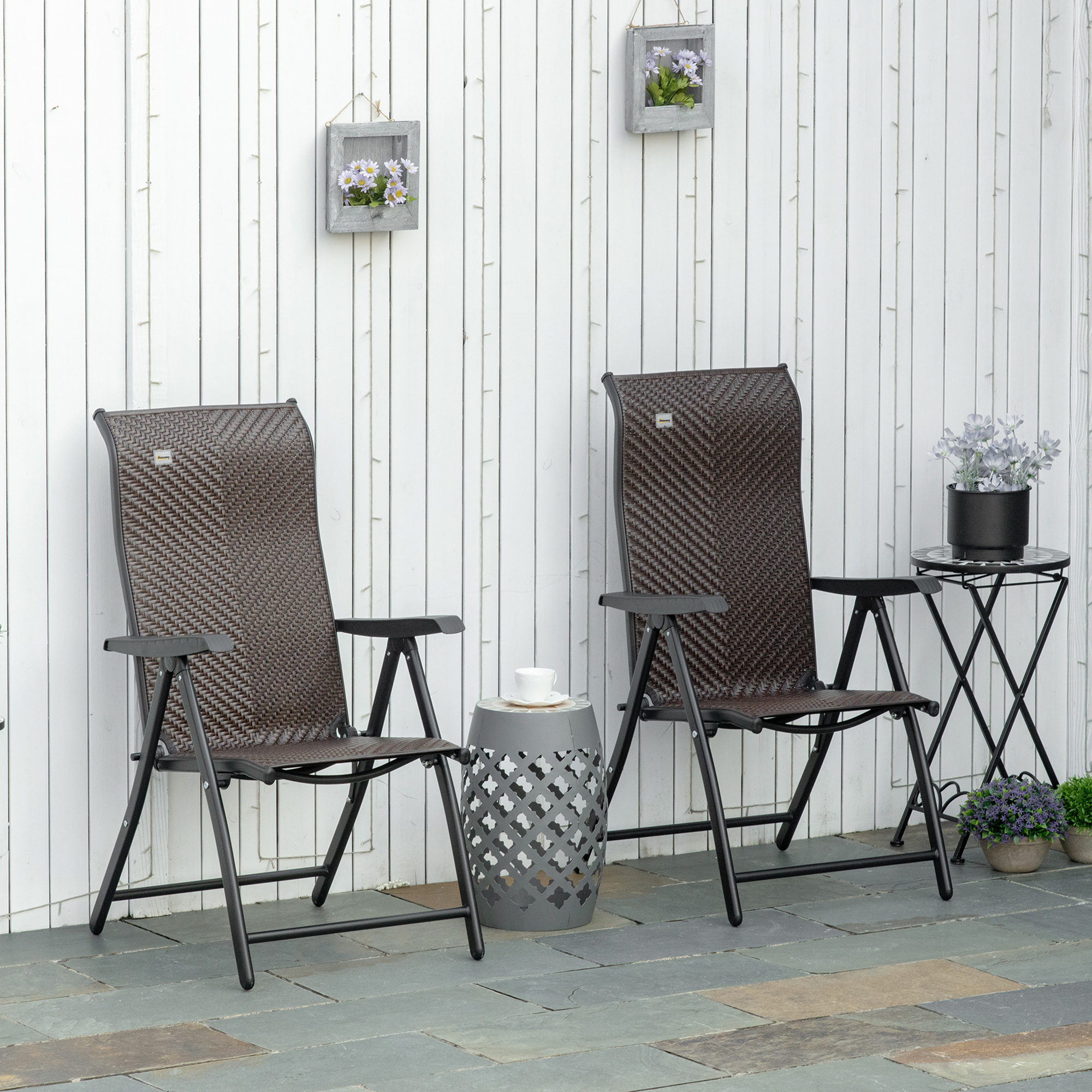 Outsunny Set mit 2 klappbaren Gartenstühlen aus PE-Rattan, 7-fach verstellbare Rückenlehne, 71x58x111cm