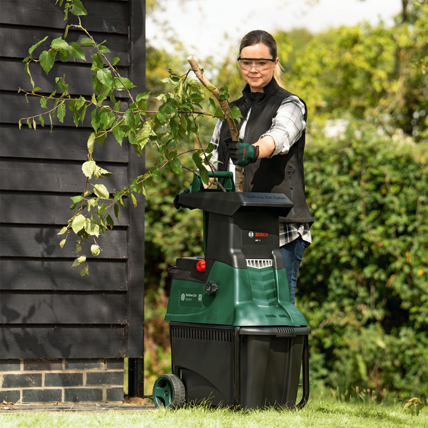 Bosch Turbinenhäcksler AXT 25 TC 2500 W für Holz und harte Gartenabfälle integrierte Fangbox 53 l im Karton