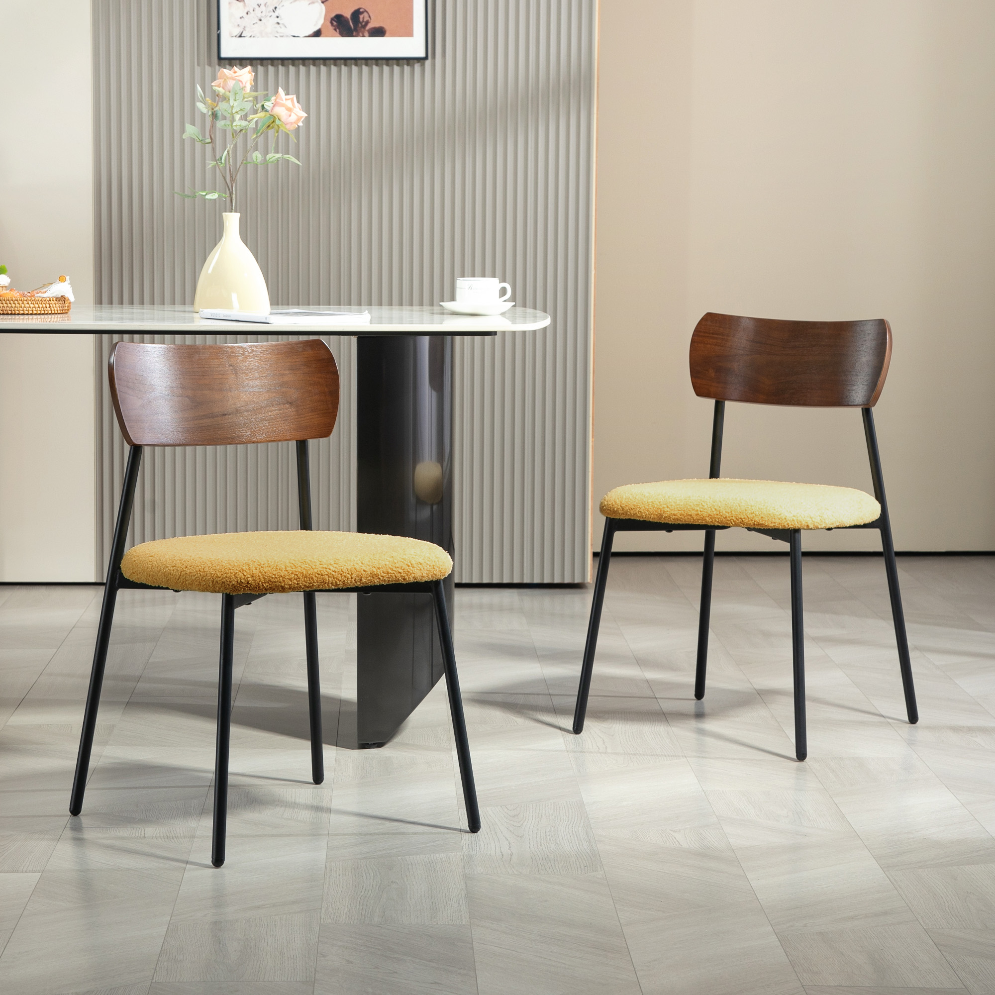 HOMCOM Set von 2 Esszimmerstühlen mit Fellstoff-Sitz, gebogener Holz-Effekt-Rückenlehne, Innenbereich, Gelb