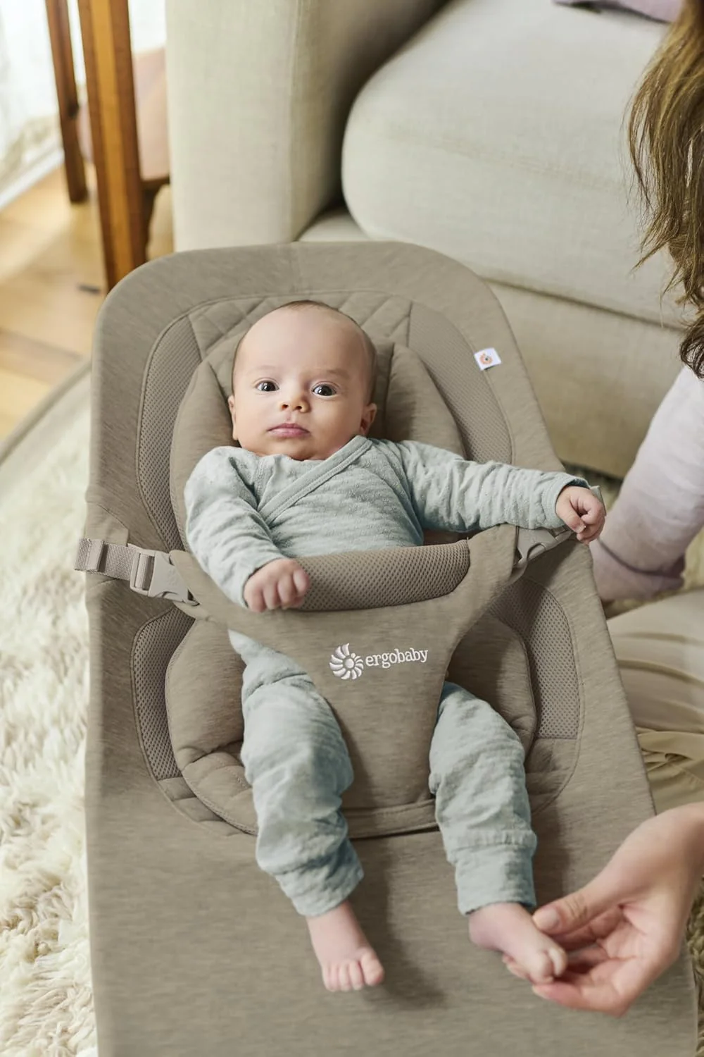 Ergobaby 3-in-1 Evolve Bouncer, Ergonomische wipstoel voor baby's vanaf de geboorte tot peuters, Babyschommel met zitverkleiner voor pasgeborenen (2,5 kg - 13,2 kg), Cream
