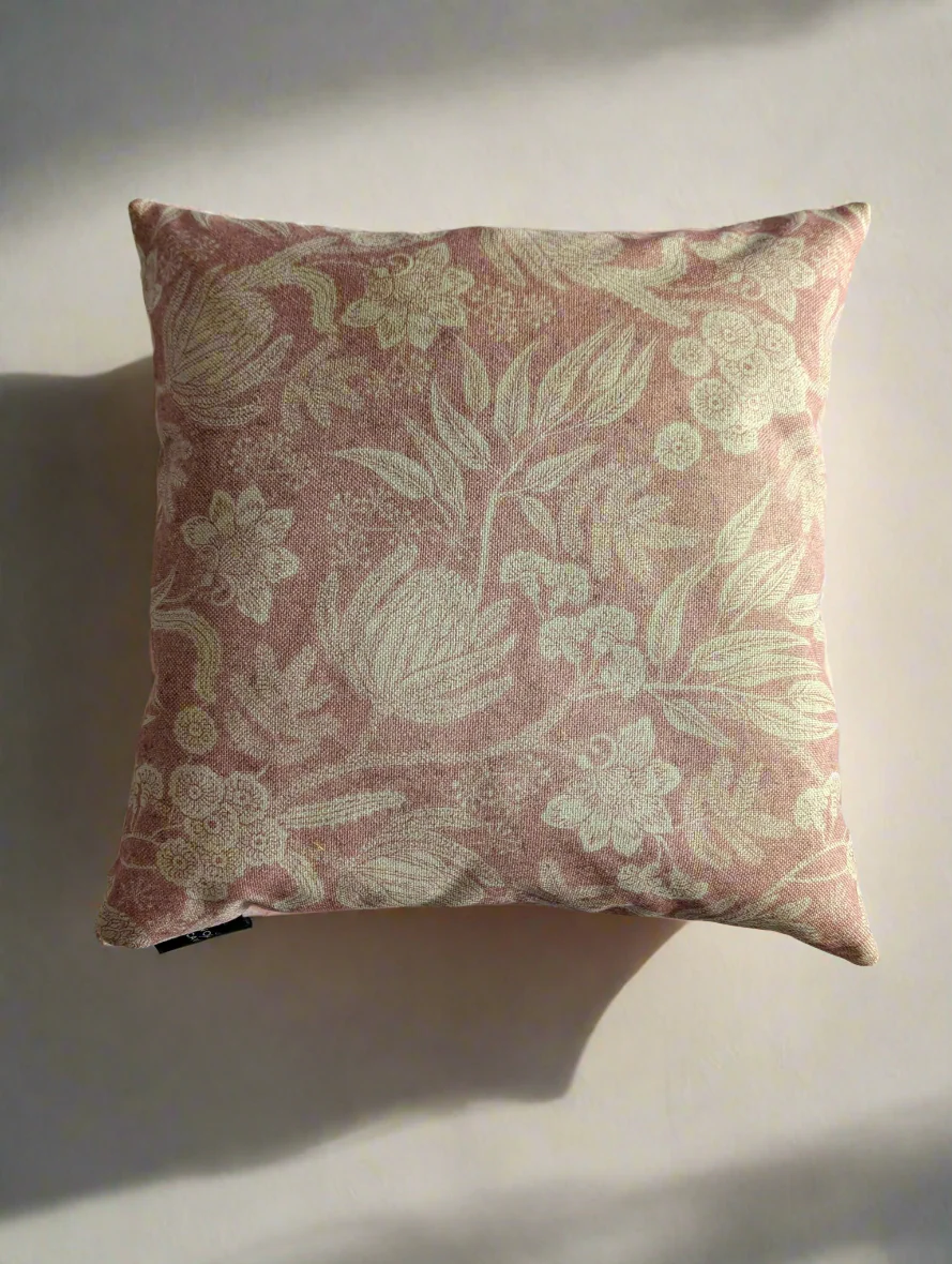 Rosa and Crema Cushion �C Feather Filled | 40 x 40 cm | Classical European Elegance