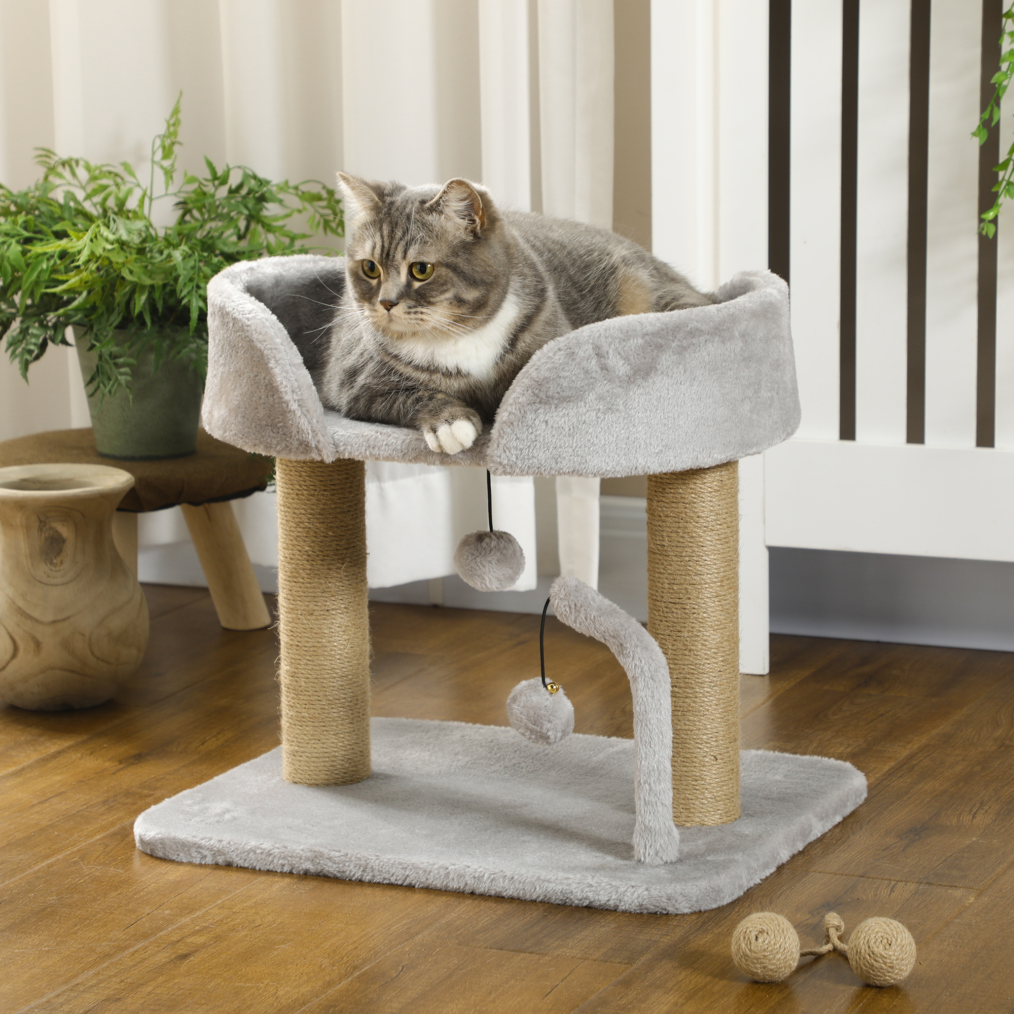 PawHut Kratzbaum-Design mit 2 hängenden Pompons, 2 Jutestämmen Plattform aus Plüsch - 48 x 38 x 42 cm Grau