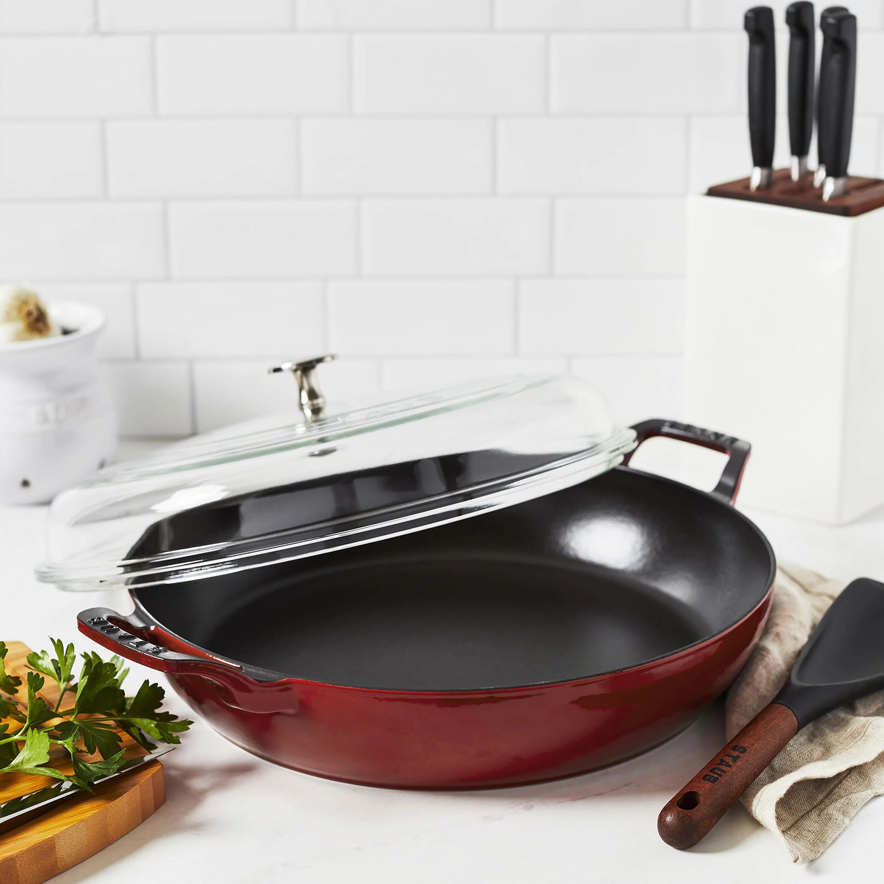 Staub – Brasiera color granato da 3,5 qt con coperchio in vetro