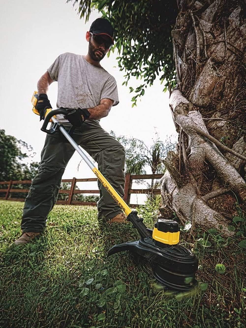 DEWALT Akku-Rasentri mmer (18 Volt, bürstenlos, 30 cm Schnittbreite, zwei-Stufen-Elektronik, Bumb-Feed Fadenverlängerung, für große Flächen und Gärten, Lieferung ohne Akku und Ladegerät) DCM561PB