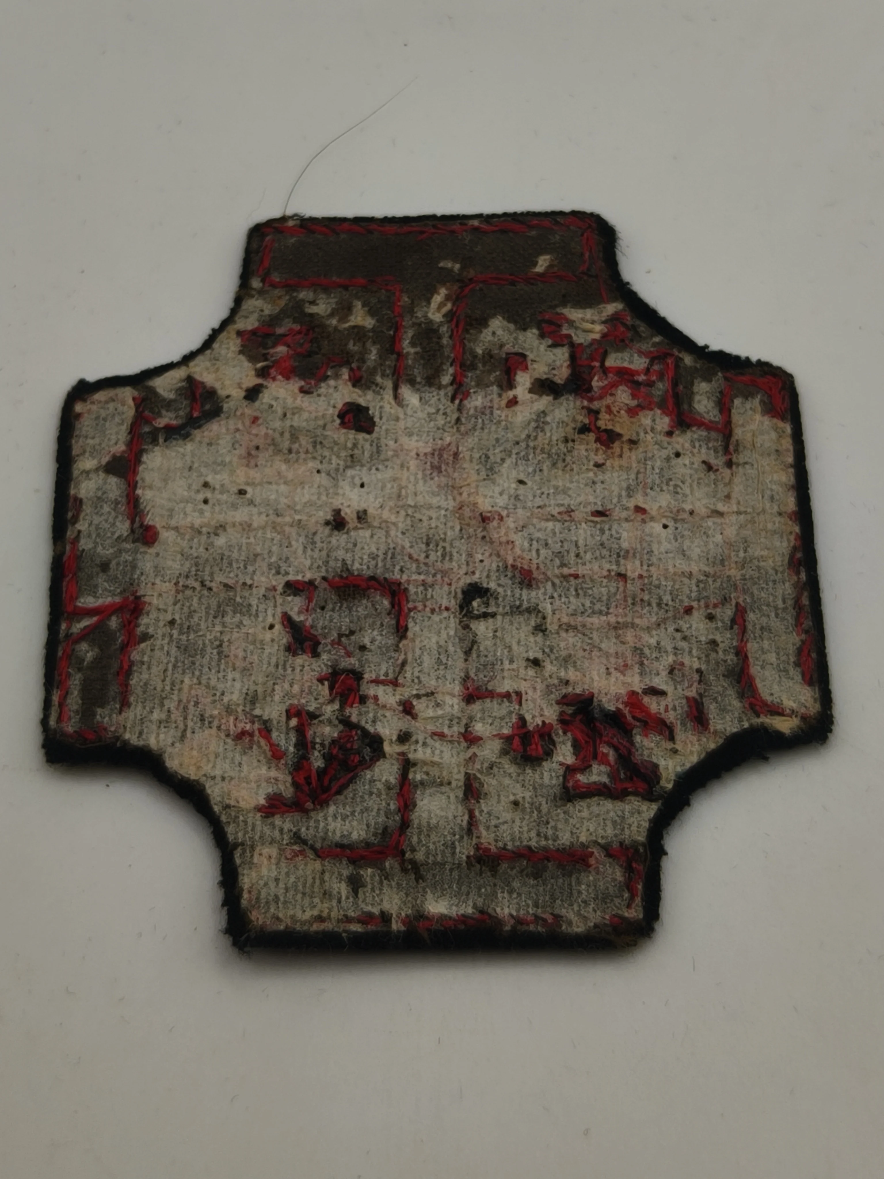 Cruz bordada orden de Santo Sepulcro.