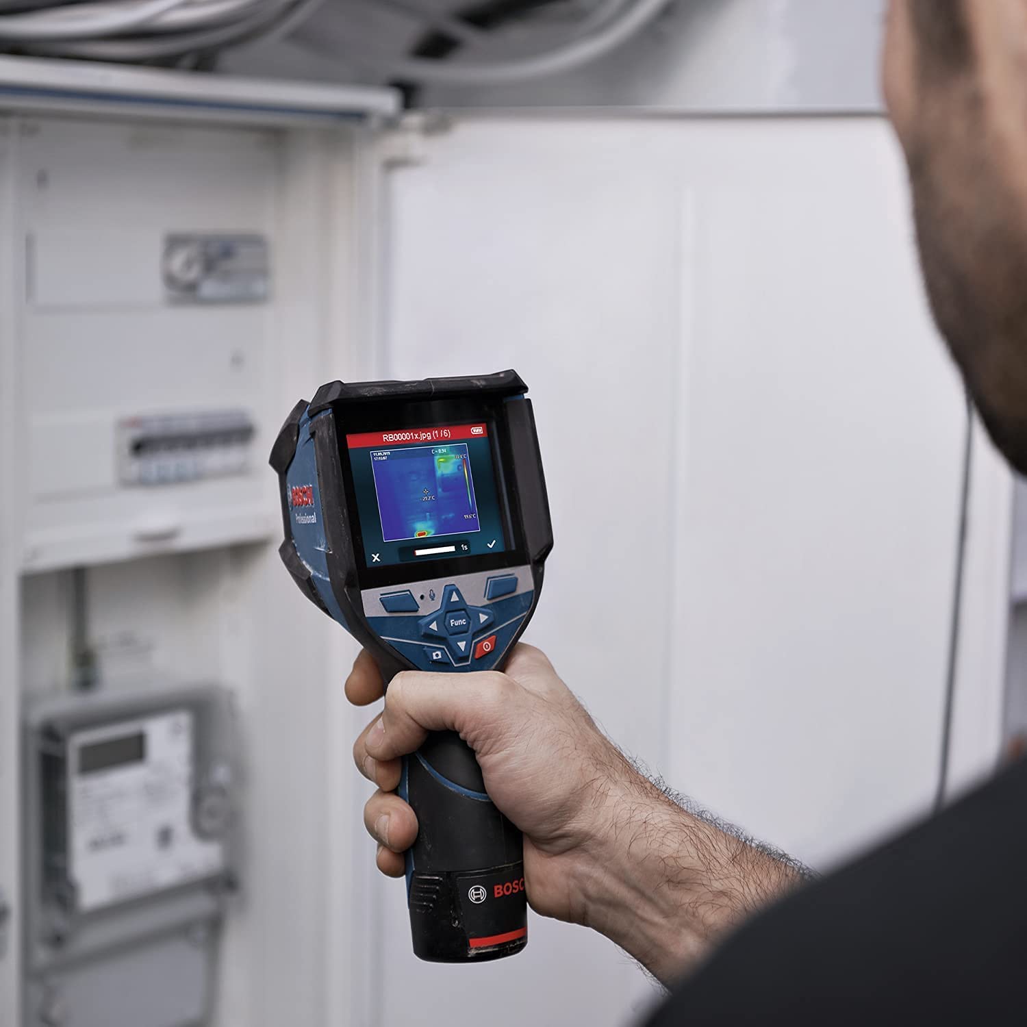 Bosch Professional Termocamera con sistema 12 V GTC 600 C (1 batteria da 12 V, con funzione app, intervallo di temperatura: da -20 °C a +600 °C, risoluzione: 256x192 px, in L-Boxx)