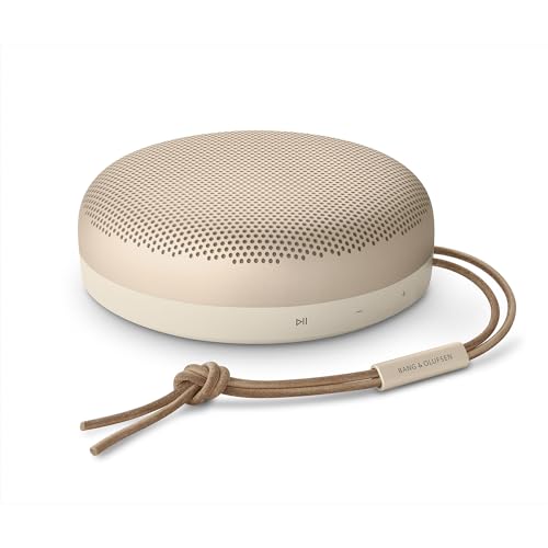 Bang & Olufsen Beosound A1 (2a Generazione)   Speaker Bluetooth Portatile Premium Impermeabile IP67, Suono a 360 Gradi, Assistente Vocale Alexa, Vivavoce, Batteria di 18 Ore   Oro : Elettronica
