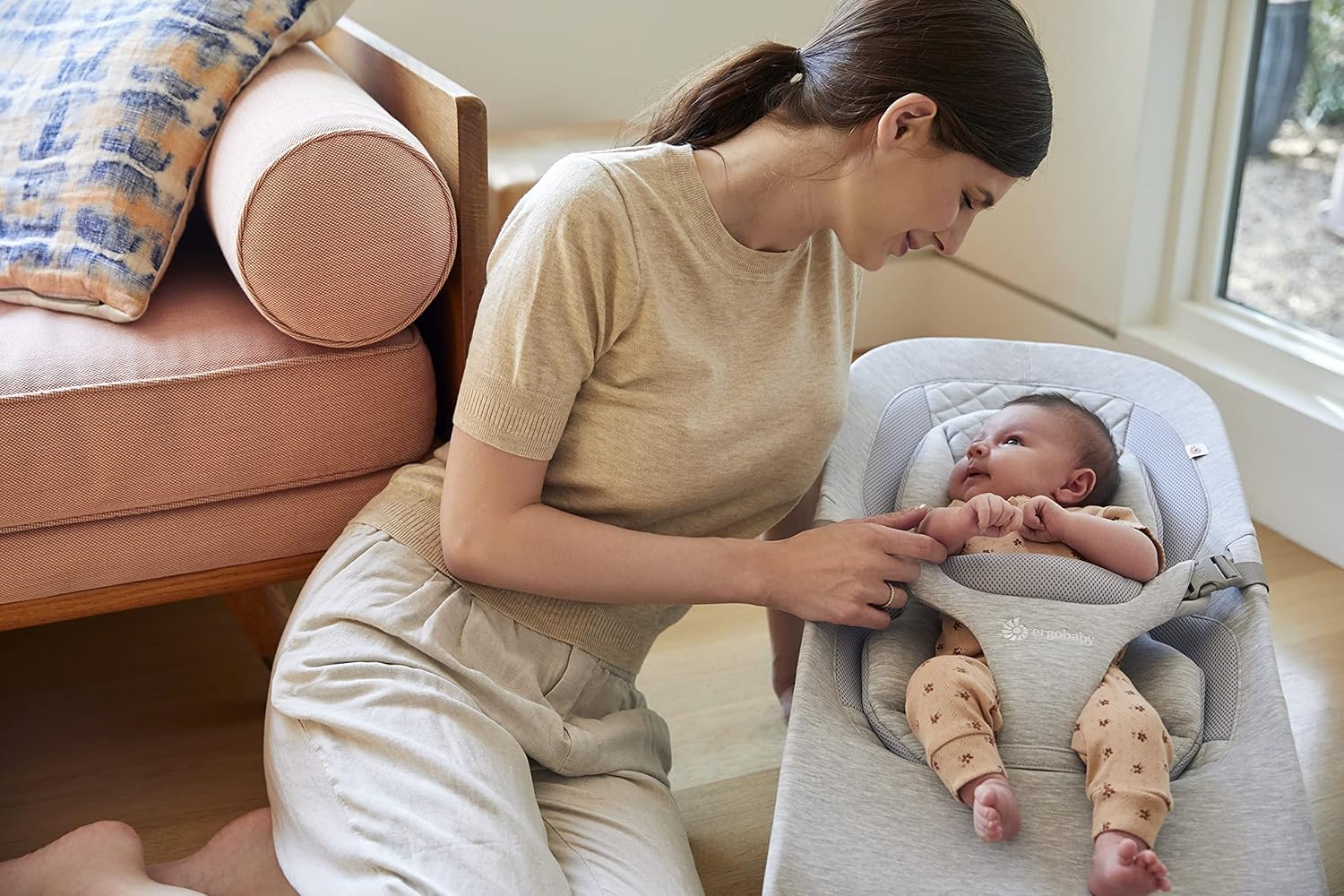Ergobaby 3-in-1 Evolve Bouncer, Ergonomische wipstoel voor baby's vanaf de geboorte tot peuters, Babyschommel met zitverkleiner voor pasgeborenen (2,5 kg - 13,2 kg), Cream