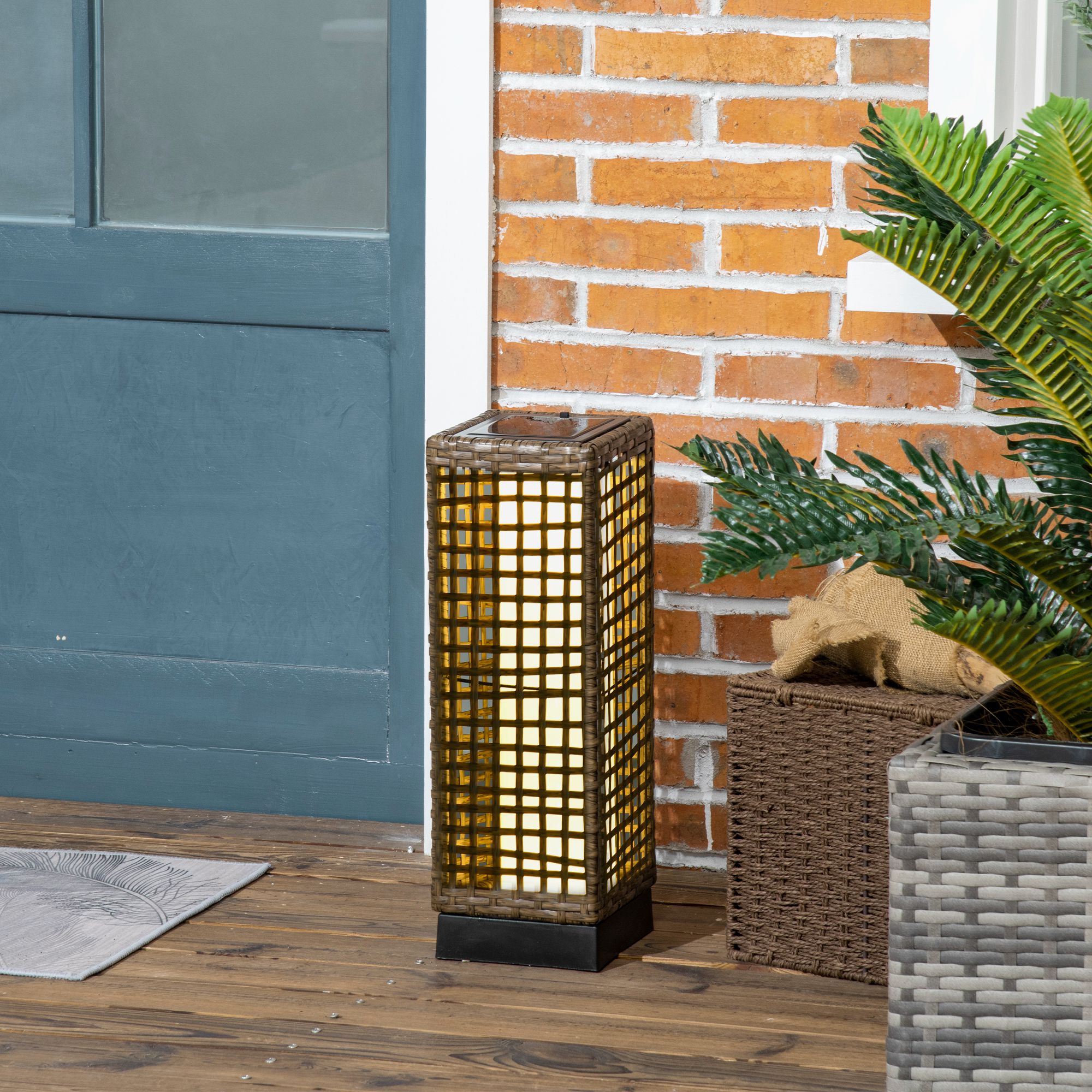Outsunny Außenleuchte, Gartenlampe, Solarbetrieb, 8h Leuchtdauer, Einschaltautomatik, Rattanoptik, 15,5 x 15,5 x 46 cm