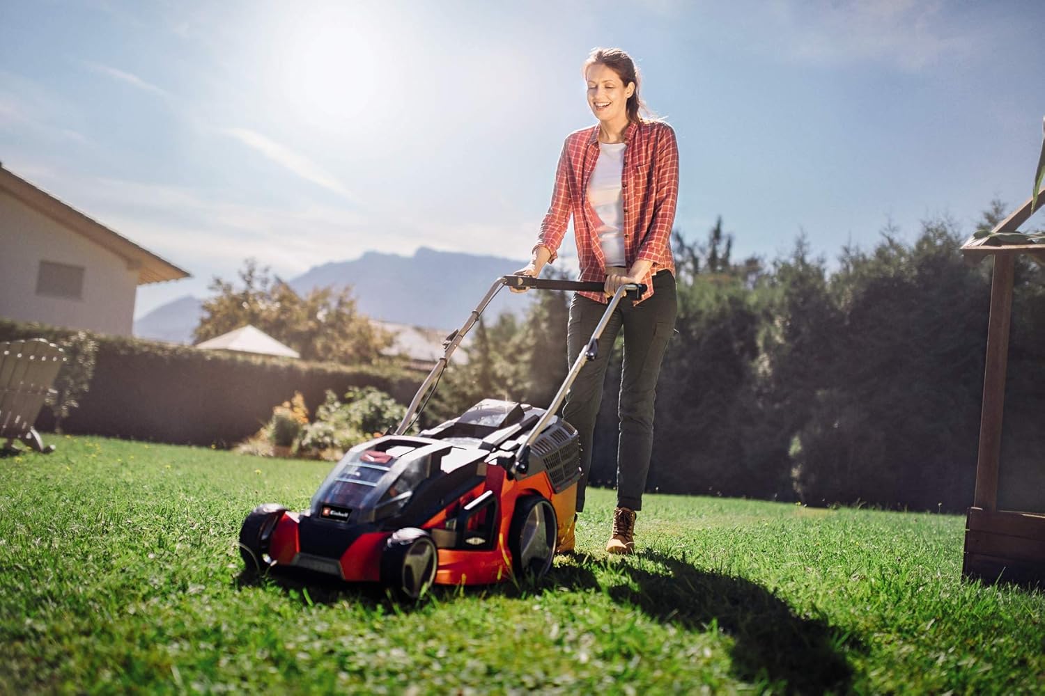 Einhell Akku-Rasenmäher GE-cm 43 Li M Kit Power X-Change (36V, 43 cm Schnittbreite, bis 600 m2, Brushless, Mulch-Kit, 63L Fangkorb, 25-75 mm Schnitthöhe, inkl. 2X 4,0Ah + 2X Ladegerät)