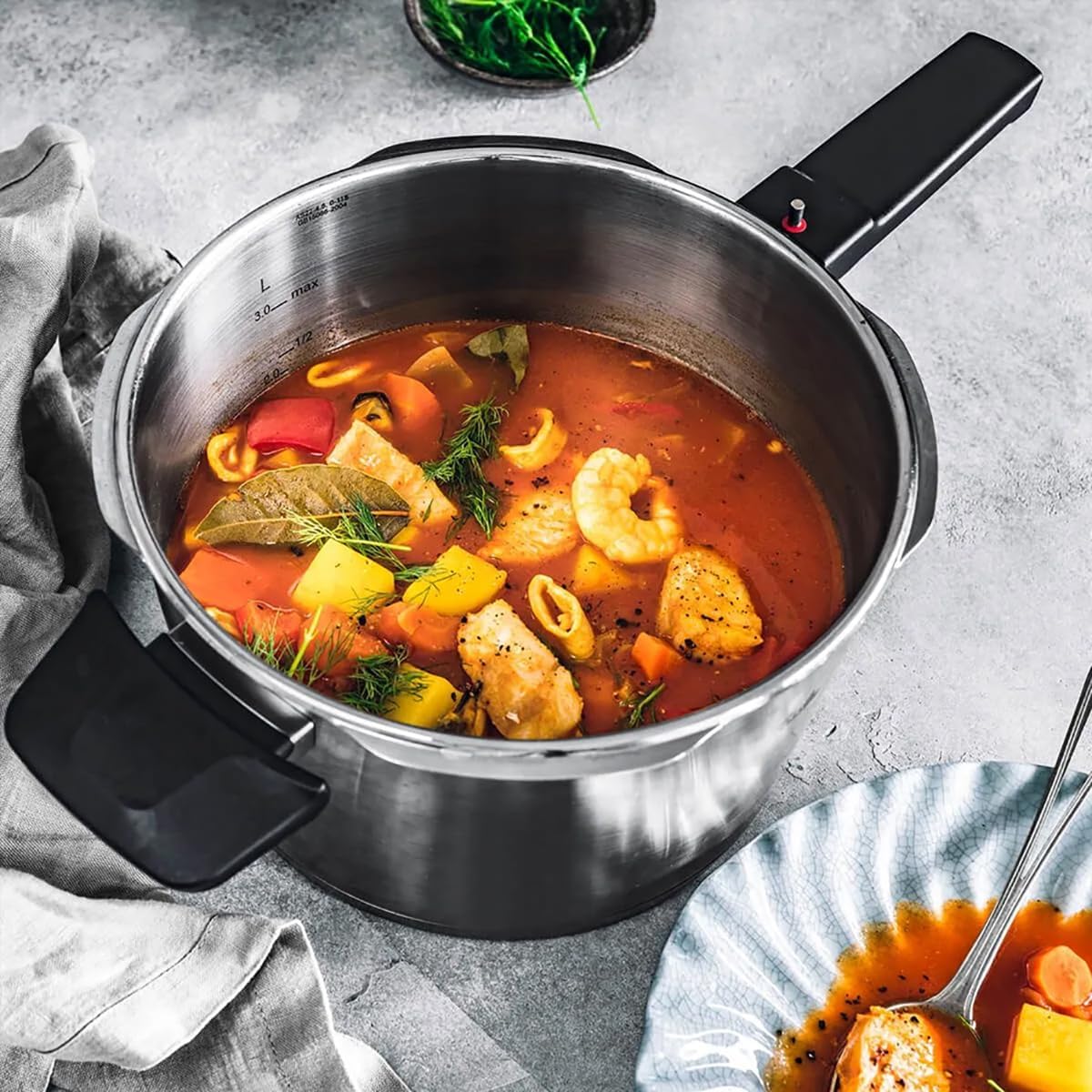Fissler Vitaquick/Schnellkochtopf (6 L, Ø 22 cm) Edelstahl-Dampfkochtopf, 2-Garstufen, Made in Germany - Induktion