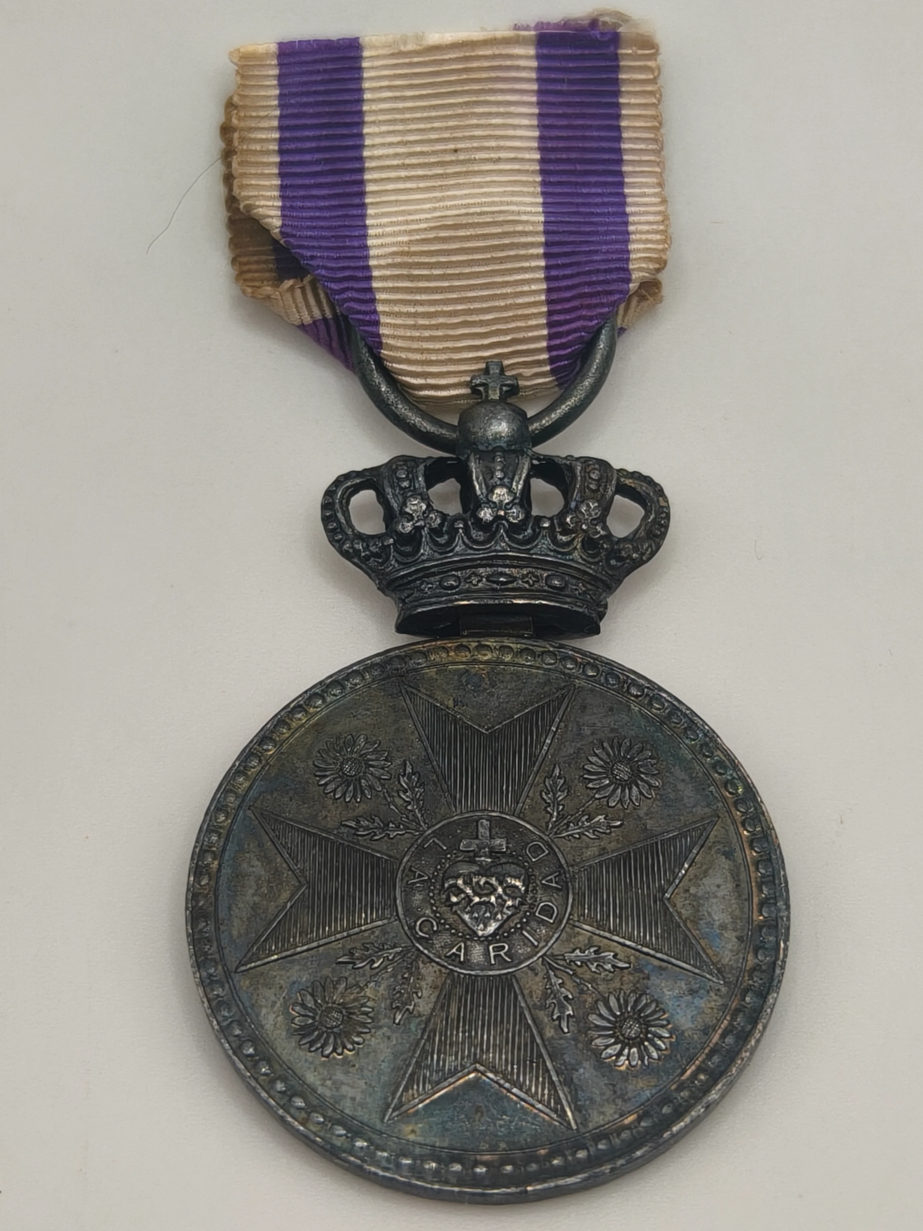 Charity Order Carlist medal. Charles VII Spain. Margaritas.