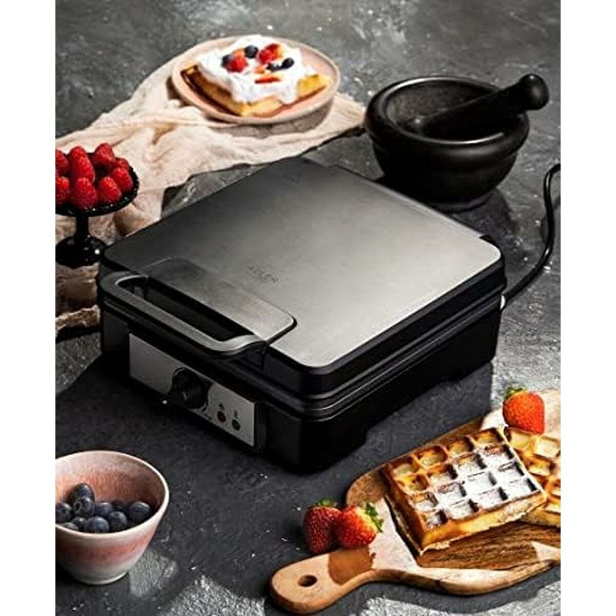 Kontaktgrill Adler Waffeleisen AD 3049 Quadratisch Belgische Waffeln
