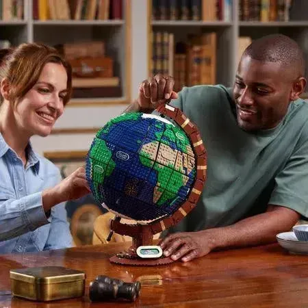 2025 LEGO Wereldbol / Globe 21332 Ideas