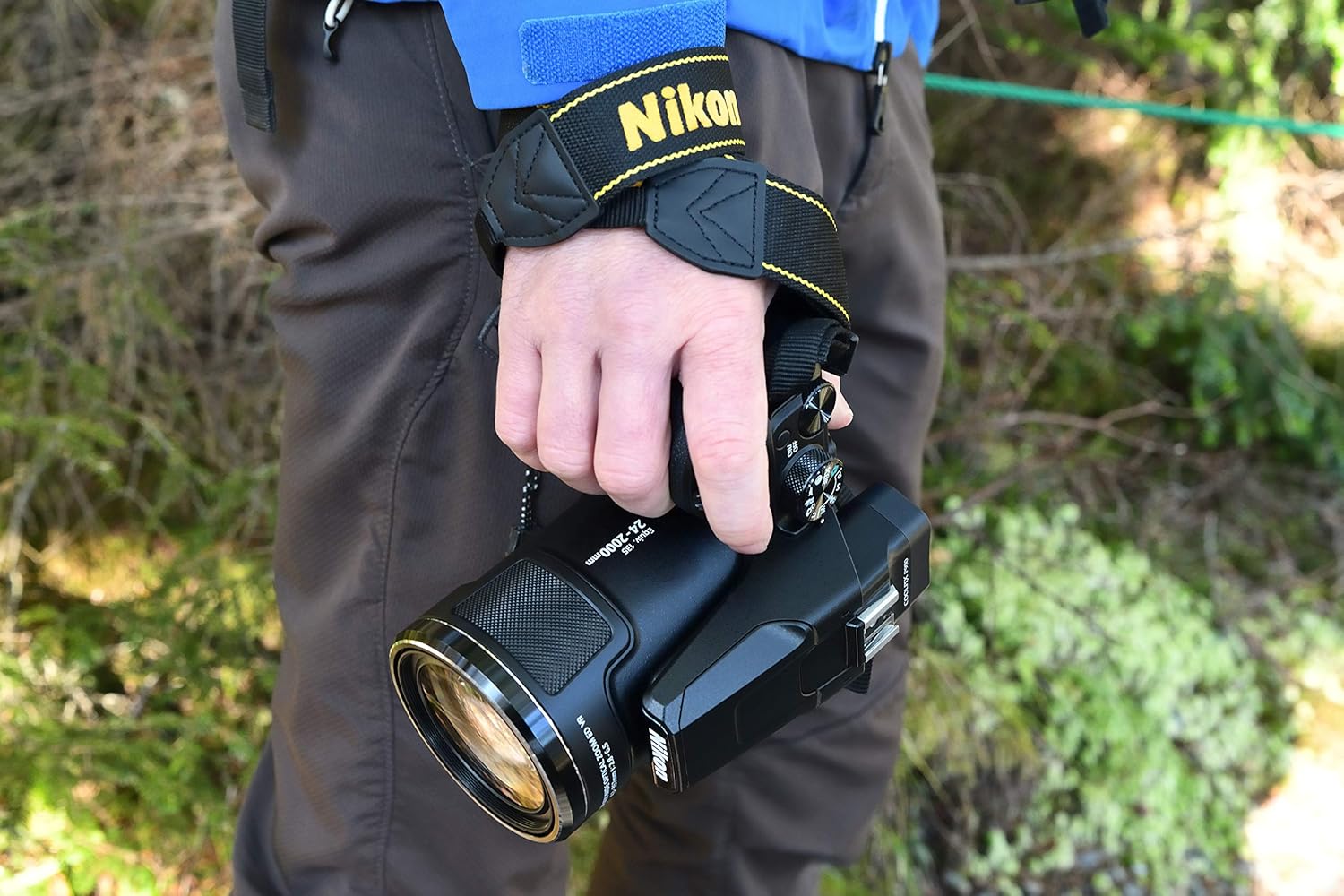 Nikon Coolpix P950 Fotocamera Digitale, Sensore CMOS 16,79 MP, Zoom ottico 83X, filmati 4K, LCD a angolazione variabile, mirino elettronico OLED, WiFi, Bluetooth, Nero