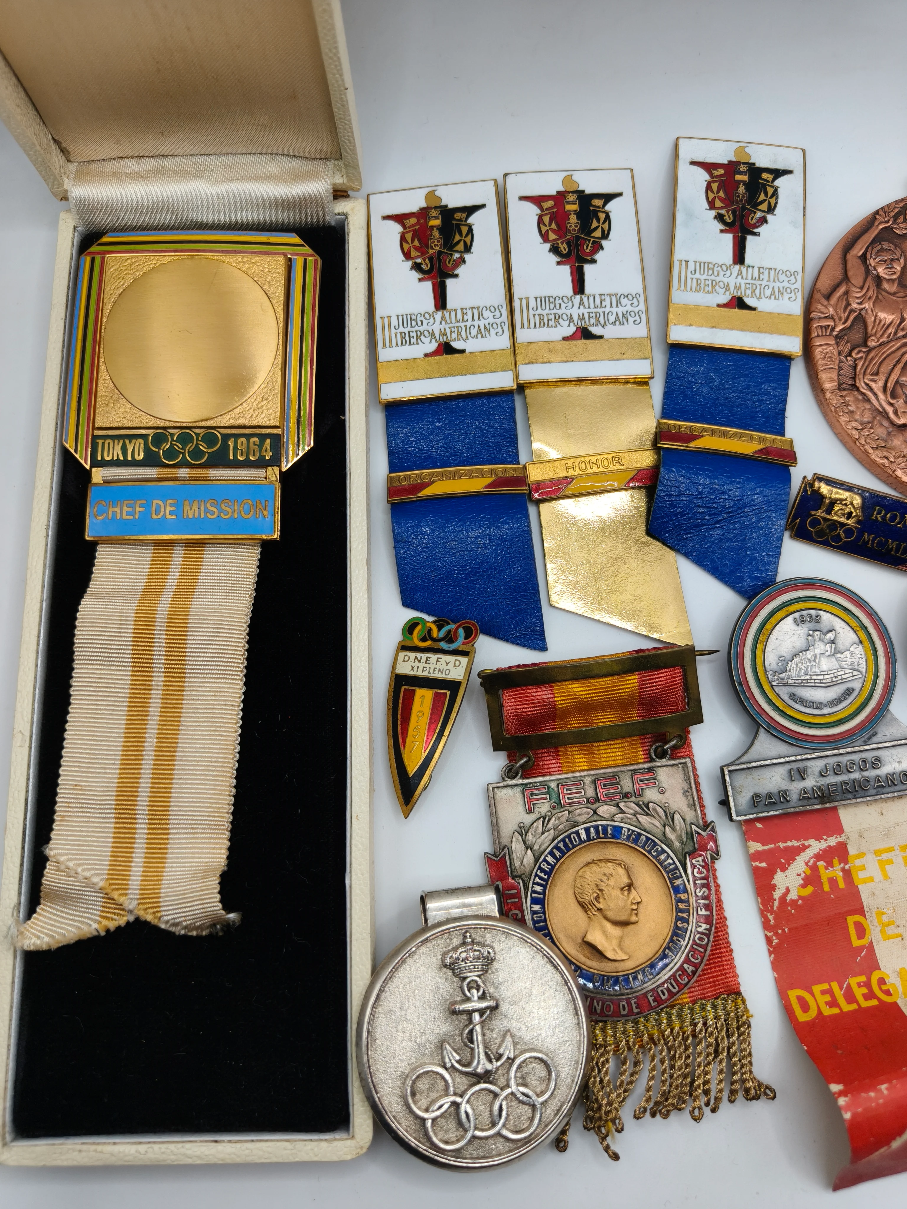 Lote Ol��mpico medallas e insignias