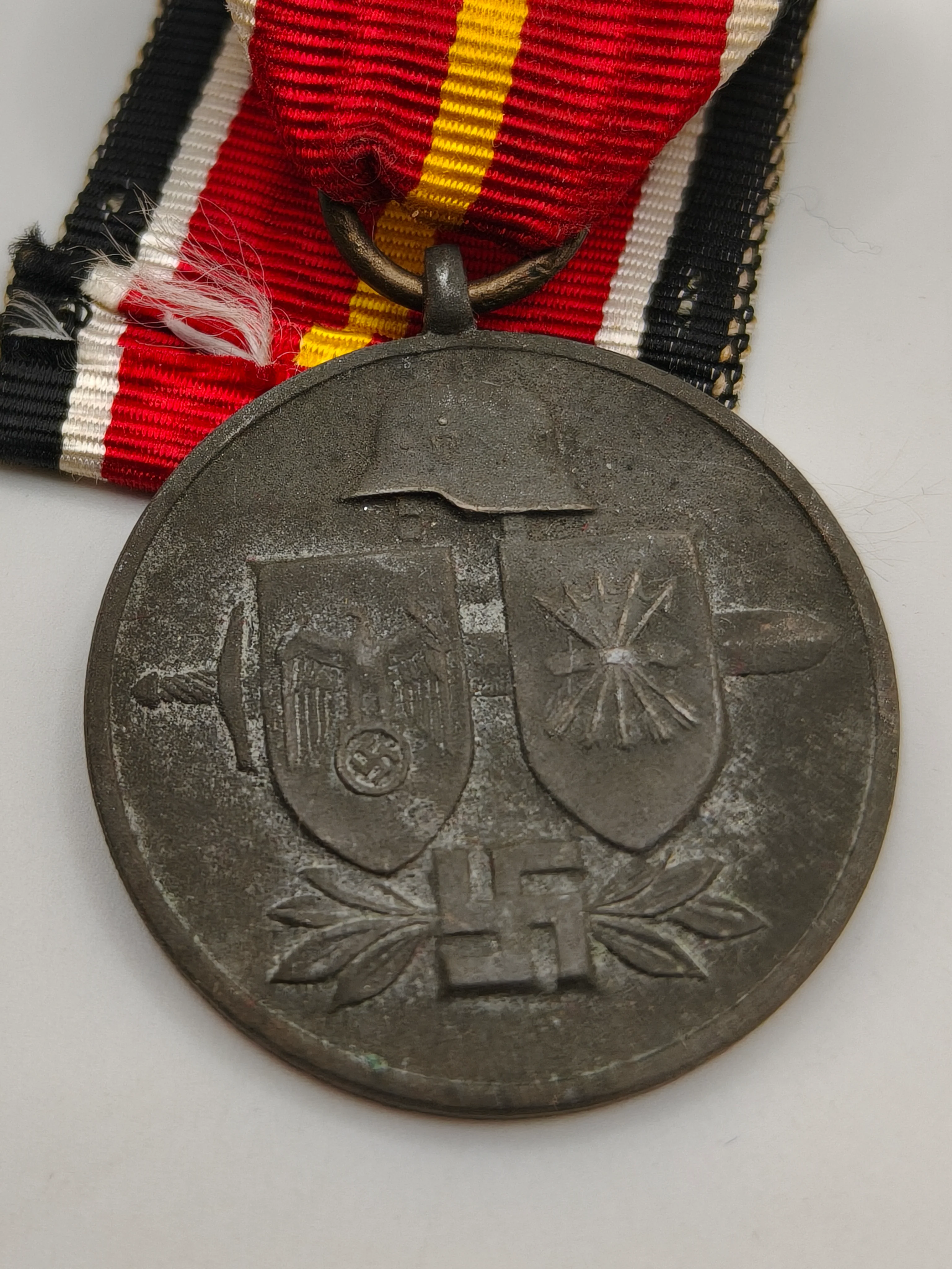 Medalla Anti bolchevique Divisi��n azul marcaje 1