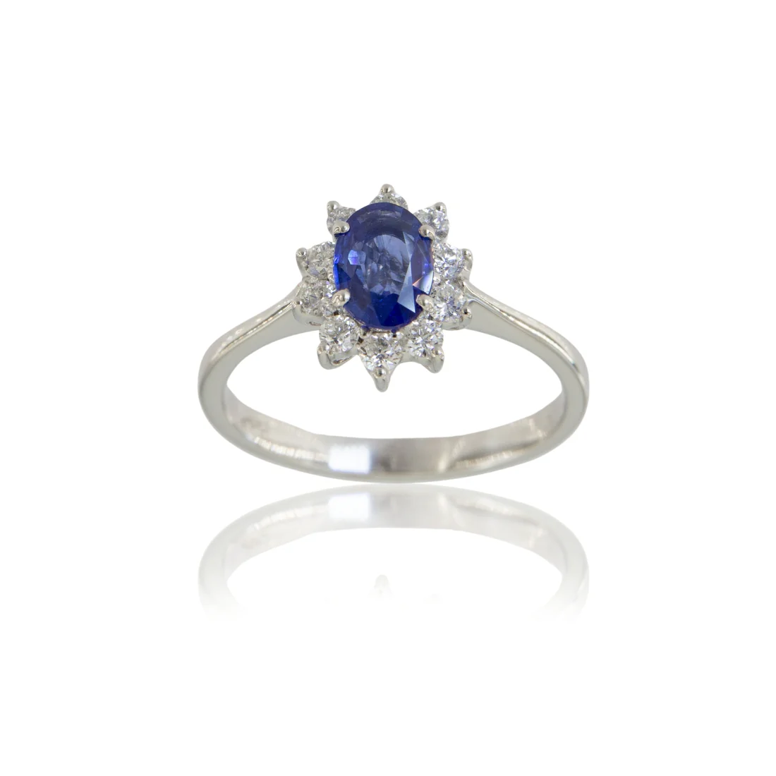 Anello zaffiro naturale ovale ct 0,80 contorno diamanti ct 0,35