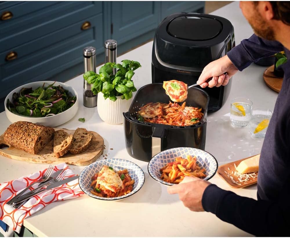 Russell Hobbs Heißluftfritteuse XXL 8L Rapid AirFryer [kompaktes Gehäuse,7 Kochfunktionen,10 Programme] SatisFry (spülmaschinenfest, max 220°C, Fritteuse ohne Öl, Grillen, Backen, Braten) 27170-56