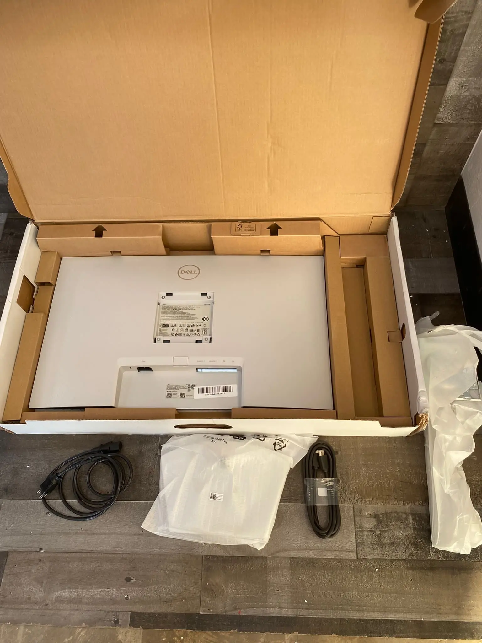 Dell S27220C 27 inch 4K USB C Monitor   UHD (3840 x2160) Display, 60Hz Refresh Rate, 8MS Grey to Grey Response Time (Normal Mode), Built in Dual 3W Speakers,1.07 Billion Colors Platinum Silver