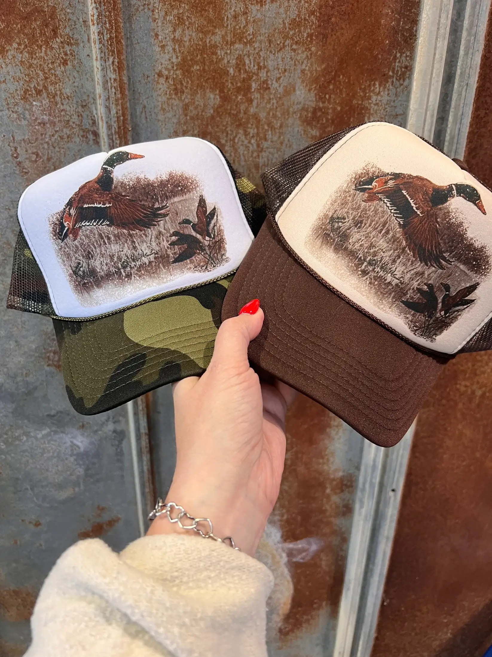 Retro Duck Trucker Caps: Brown & Tan