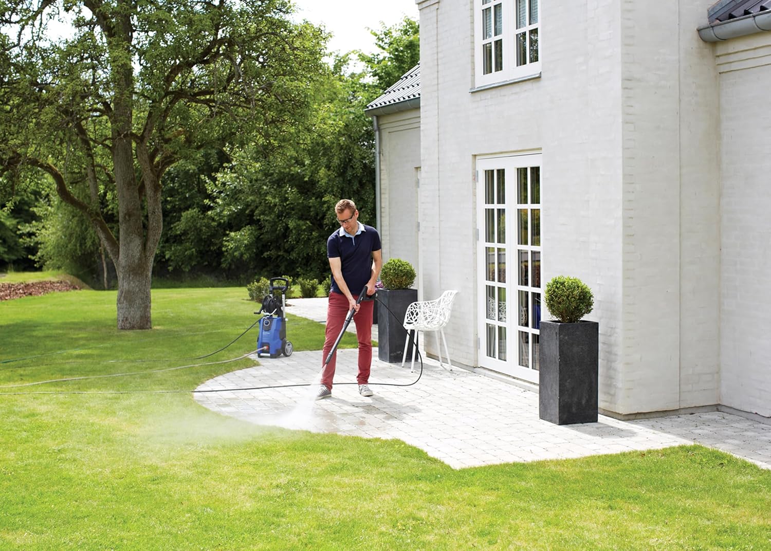 Nilfisk bar Hochdruckreiniger mit Induktionsmotor (inkl. Patio Cleaner Flächenreiniger und rotierende Bürste) E145.4-9 blau