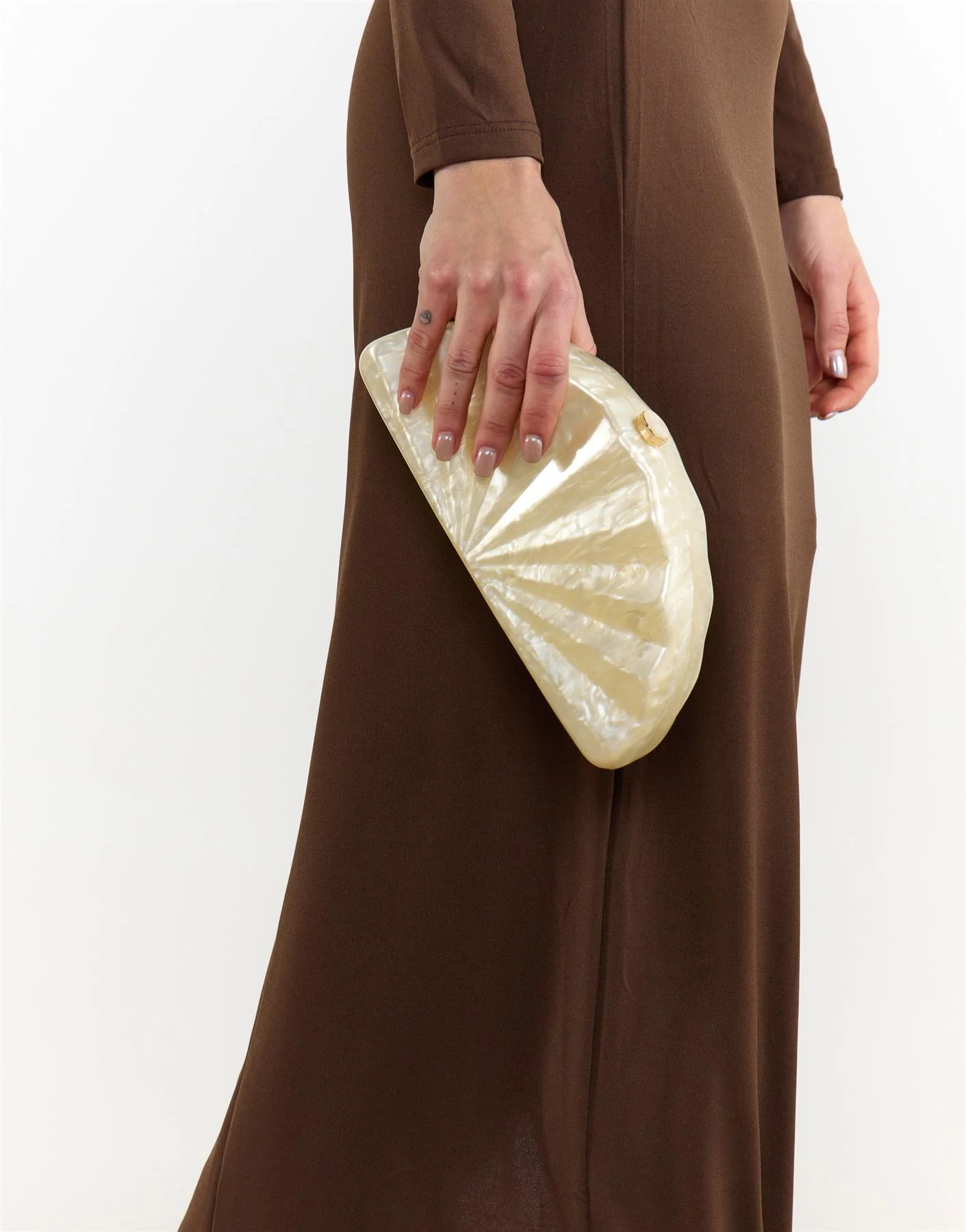 Oyster Clutch with Sling Chain Bag - Cream