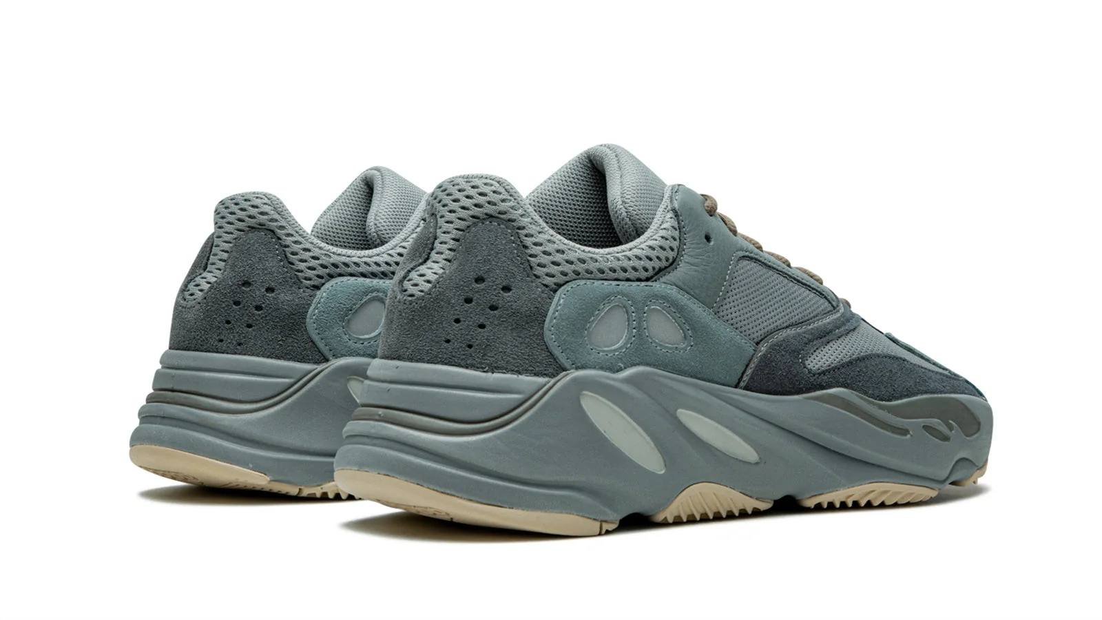 YEEZY BOOST 700 