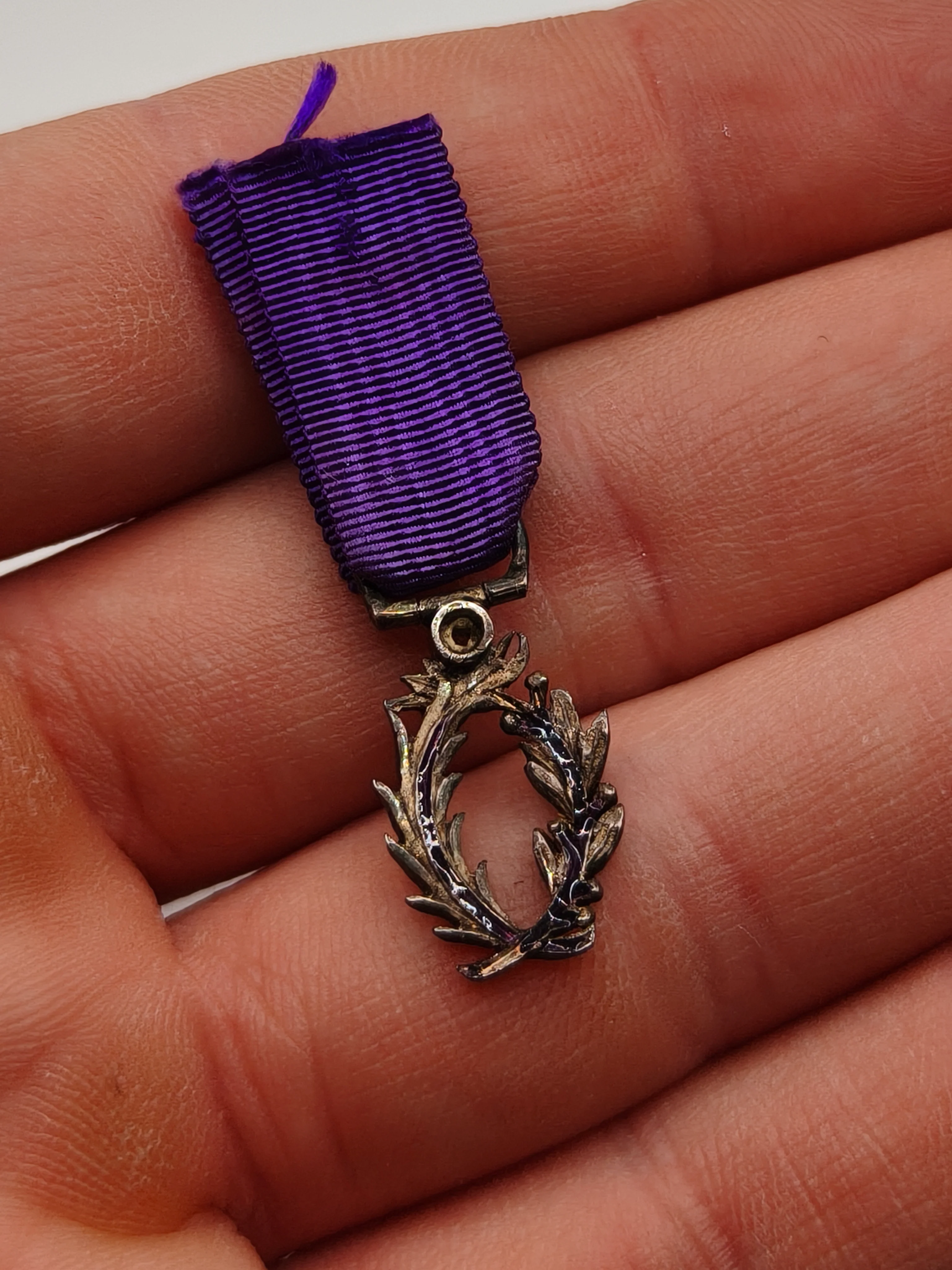 Miniatura Orden Palmas Francia. Gran calidad con diamante.