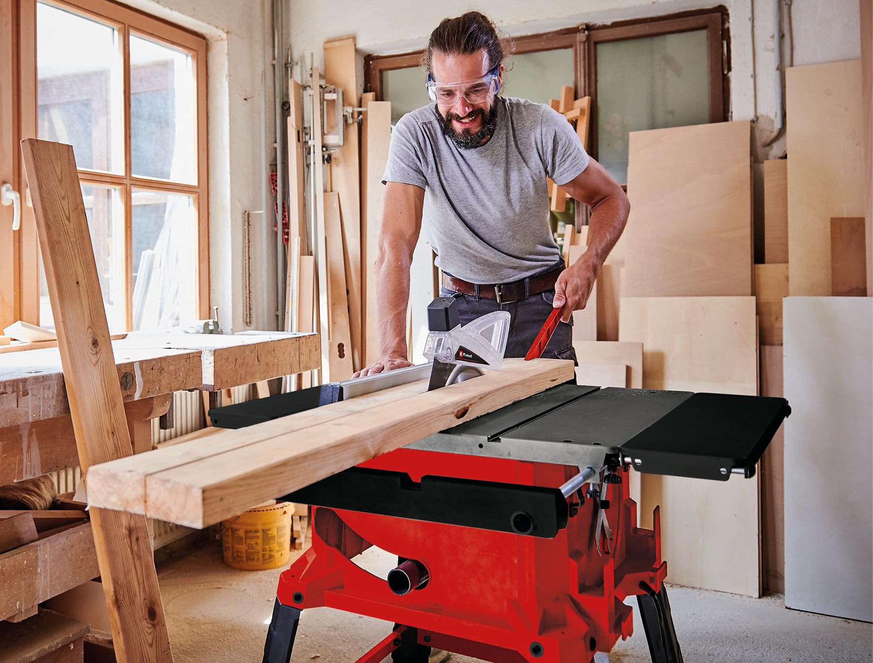 Einhell Tischkreissäge TC TS 2225 U für präzise Holzschnitte in Werkstatt und Heimwerkerbereich