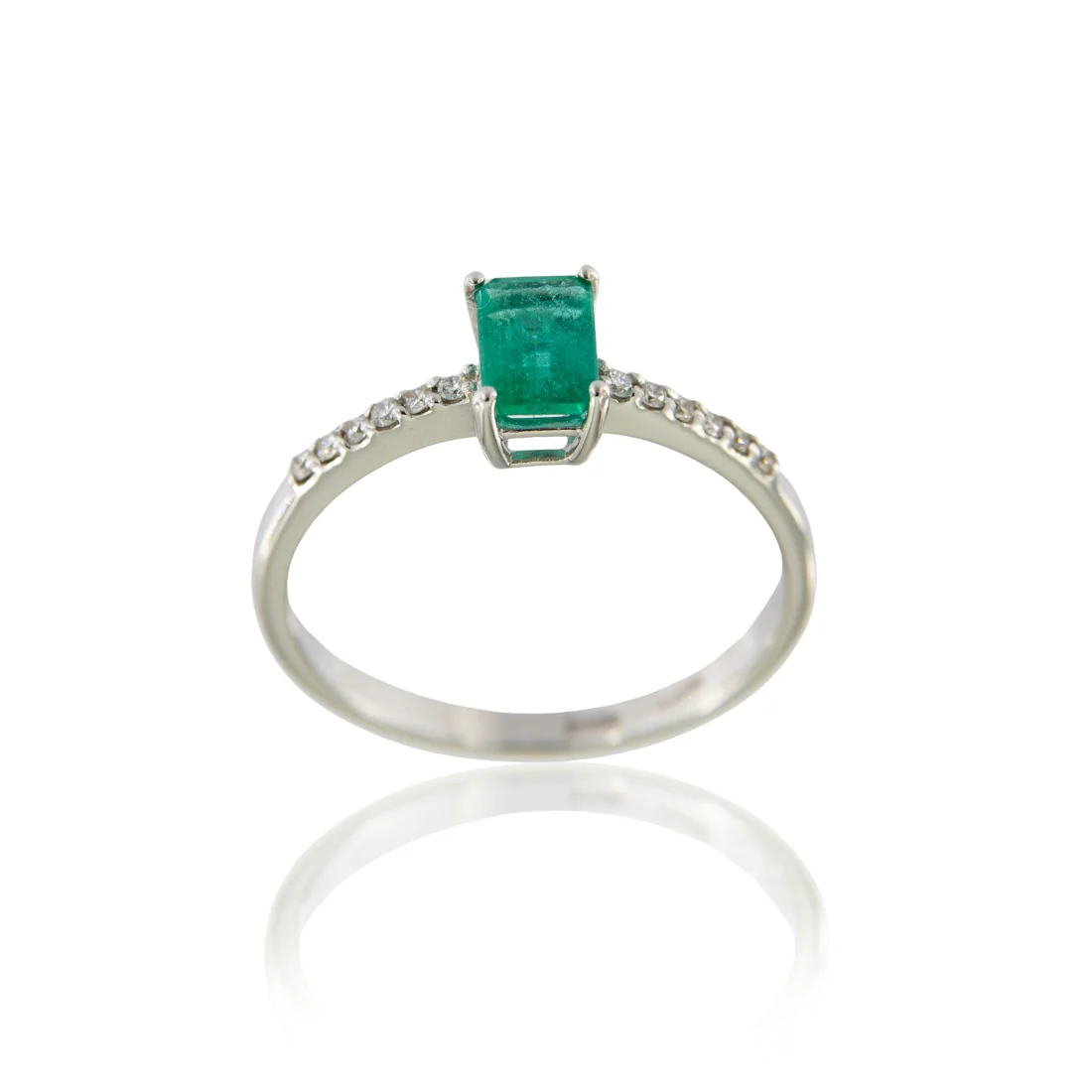 Anello smeraldo naturale ottagonale e brillanti nel gambo