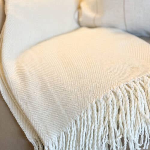 Cream Throw Blanket �C 170 x 130 cm | Soft Finish