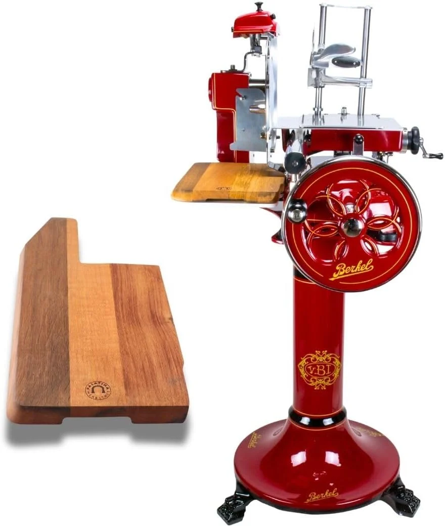 Berkel Aufschnittmaschine Volano B3 rot, Wunderschöne Schwungradmaschine mit Standfuß & 100% handgefertigtem Schneidebrett