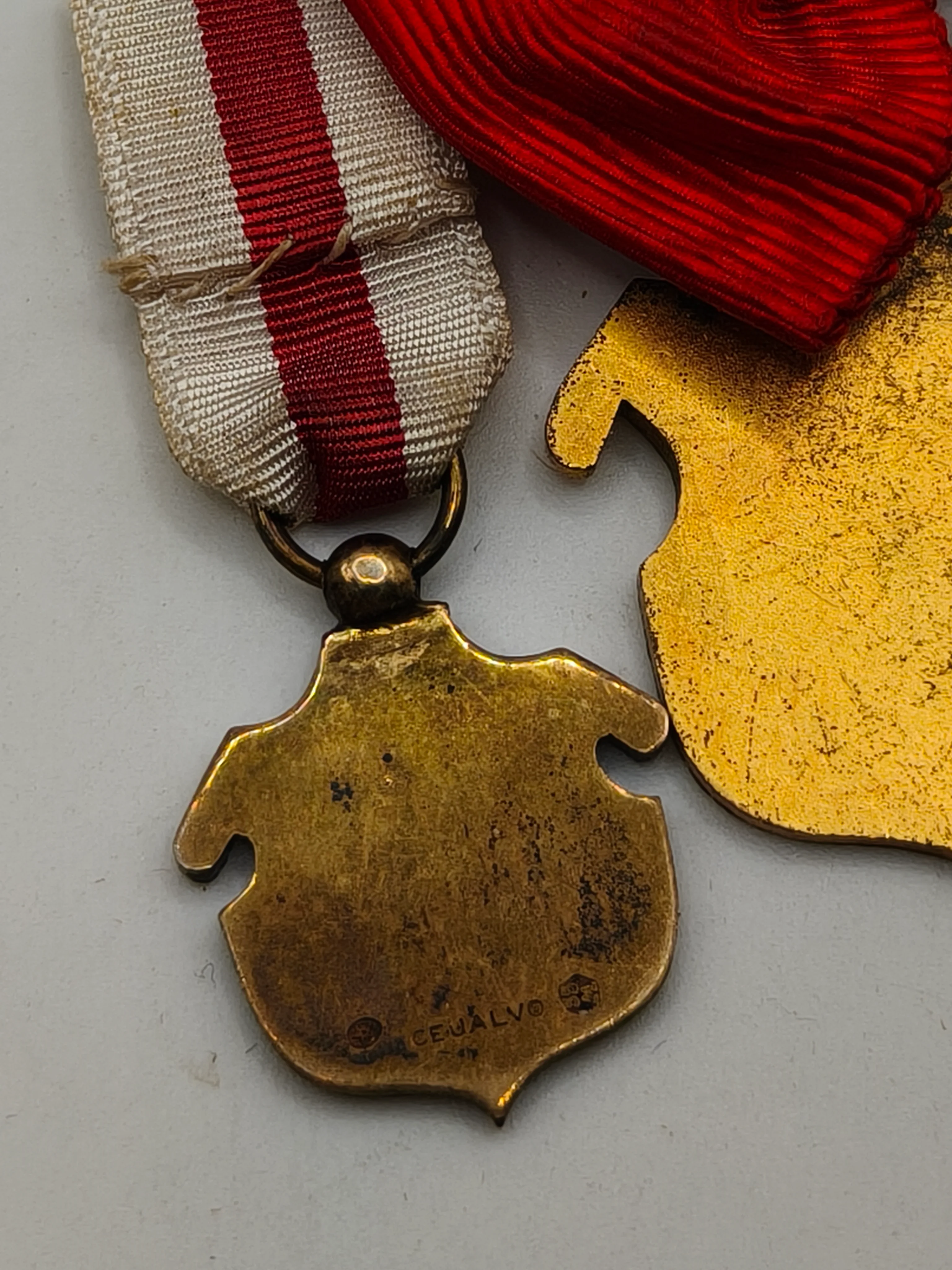 Medallas de la Cruz Roja Espa?ola para dama