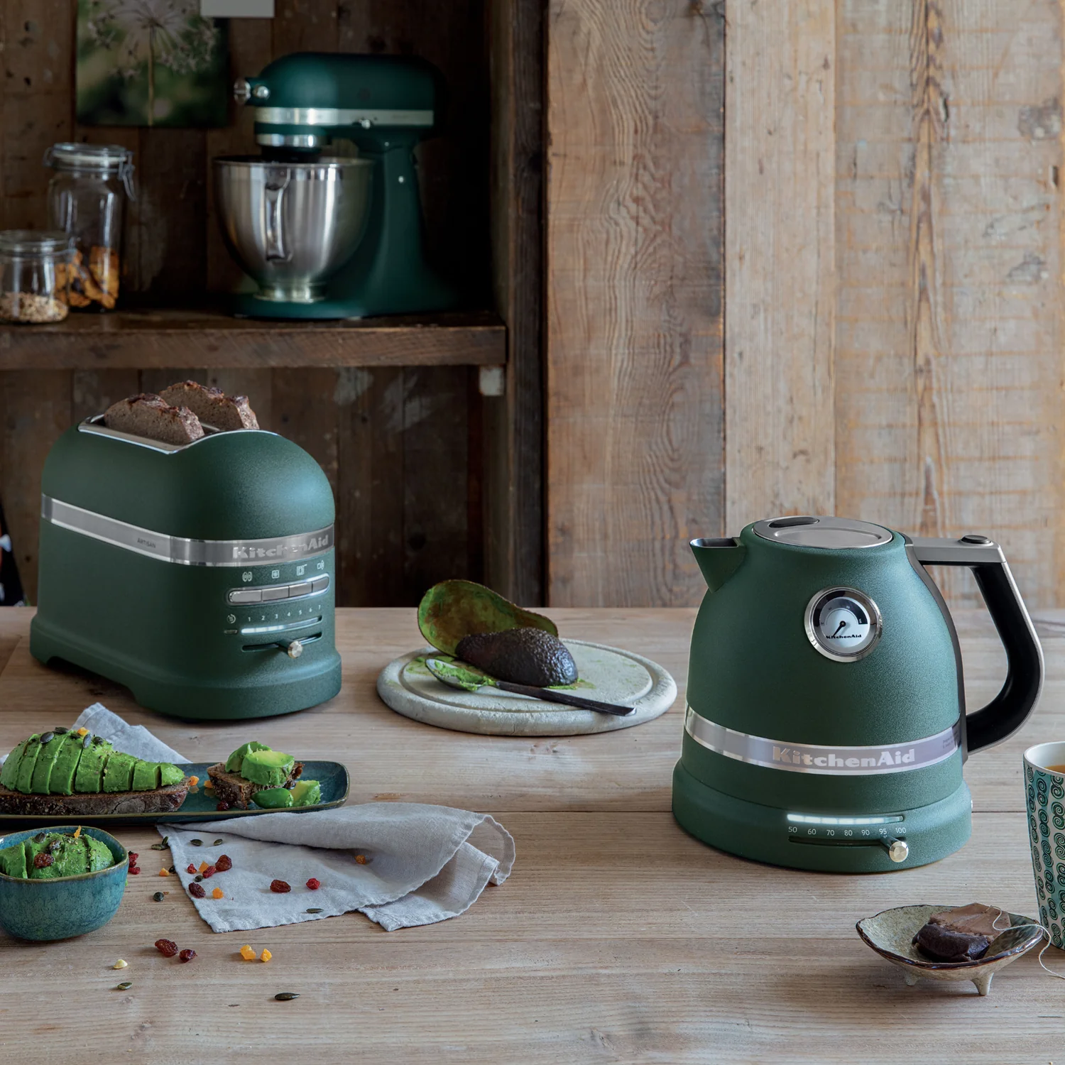 Set Colazione KitchenAid Artisan con Bollitore 5KEK1522, Tostapane 2 Fette 5KMT2204 e Accessorio per Panini