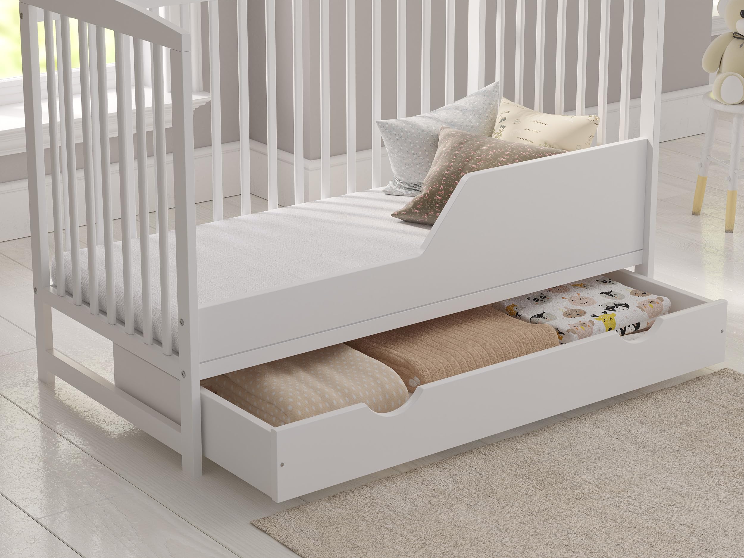 Babybett 120 x 60 cm Modell Jacob aus Kiefernholz mit Schublade Matratze Sicherheitsbarriere und verstellbarer Höhe Weiß