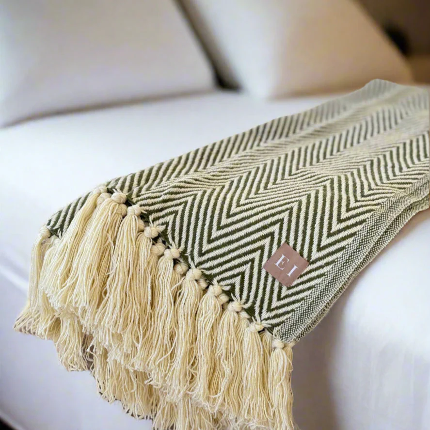 Olive Zig Zag Decorative Throw �C 125 x 155cm | Soft Finish