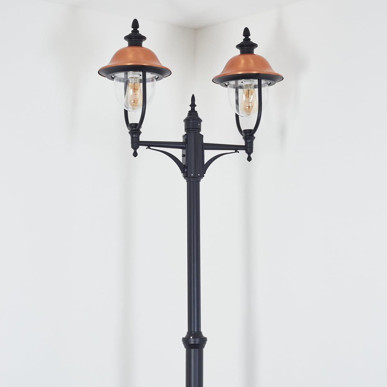HOFSTEIN Kandelaber Gascon, Außenwegeleuchte aus Metall/Kunststoff in Schwarz/Kupfer/Klar, verstellbare Wegeleuchte im Vintage/Antik/Landhaus-Design für Garten, Außenbereich, Hof, 233cm, 2 x E27, IP44