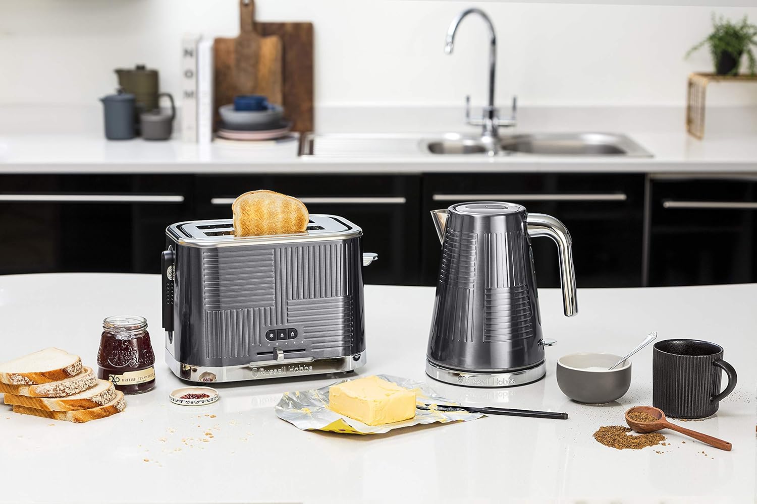 Russell Hobbs GeoSteel Frühstückset Toaster, Wasserkocher und Kaffeemaschine