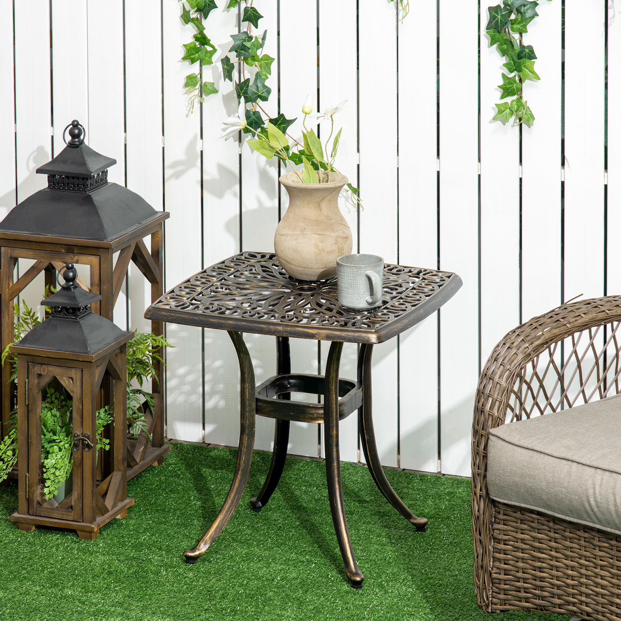 Outsunny Gartentisch, dekoratives Vintage-Design, mit Schirmloch, Aluminiumguss, Farbe: Bronze, 54 x 54 x 52,5 cm