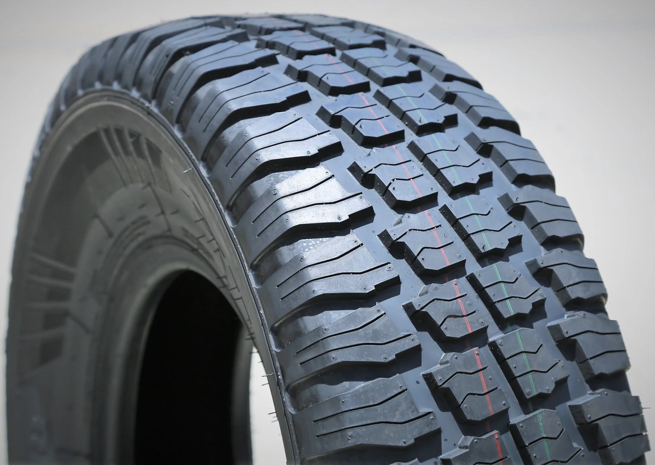 Juego de 2 neumáticos todoterreno Haida Puma HD818 LT 235/75R15 104/101S 6 capas, índice de carga C, perfil M/T barro