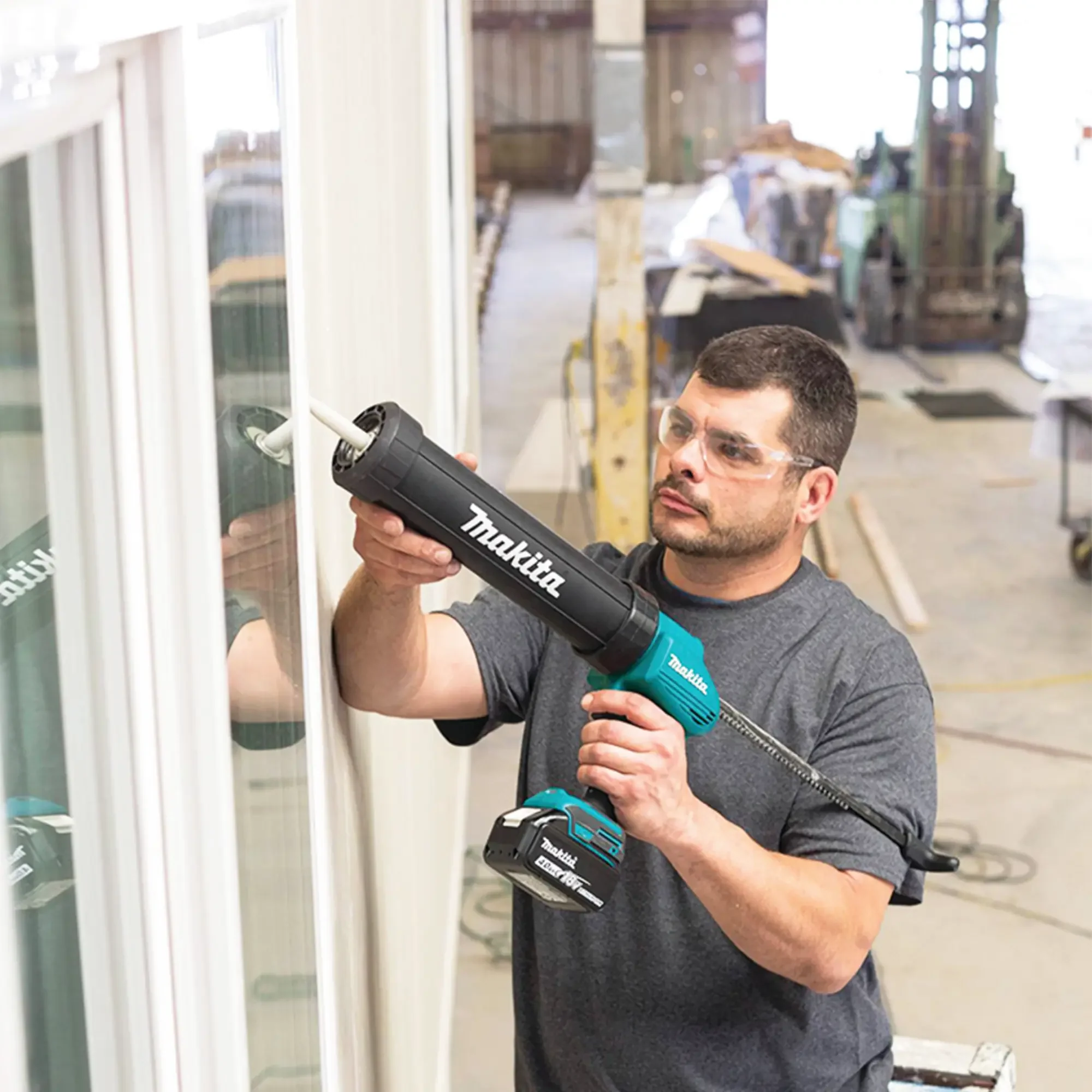 Pistola per Silicone Makita DCG180RAX 18V 5Ah – Professionale e Senza Fili