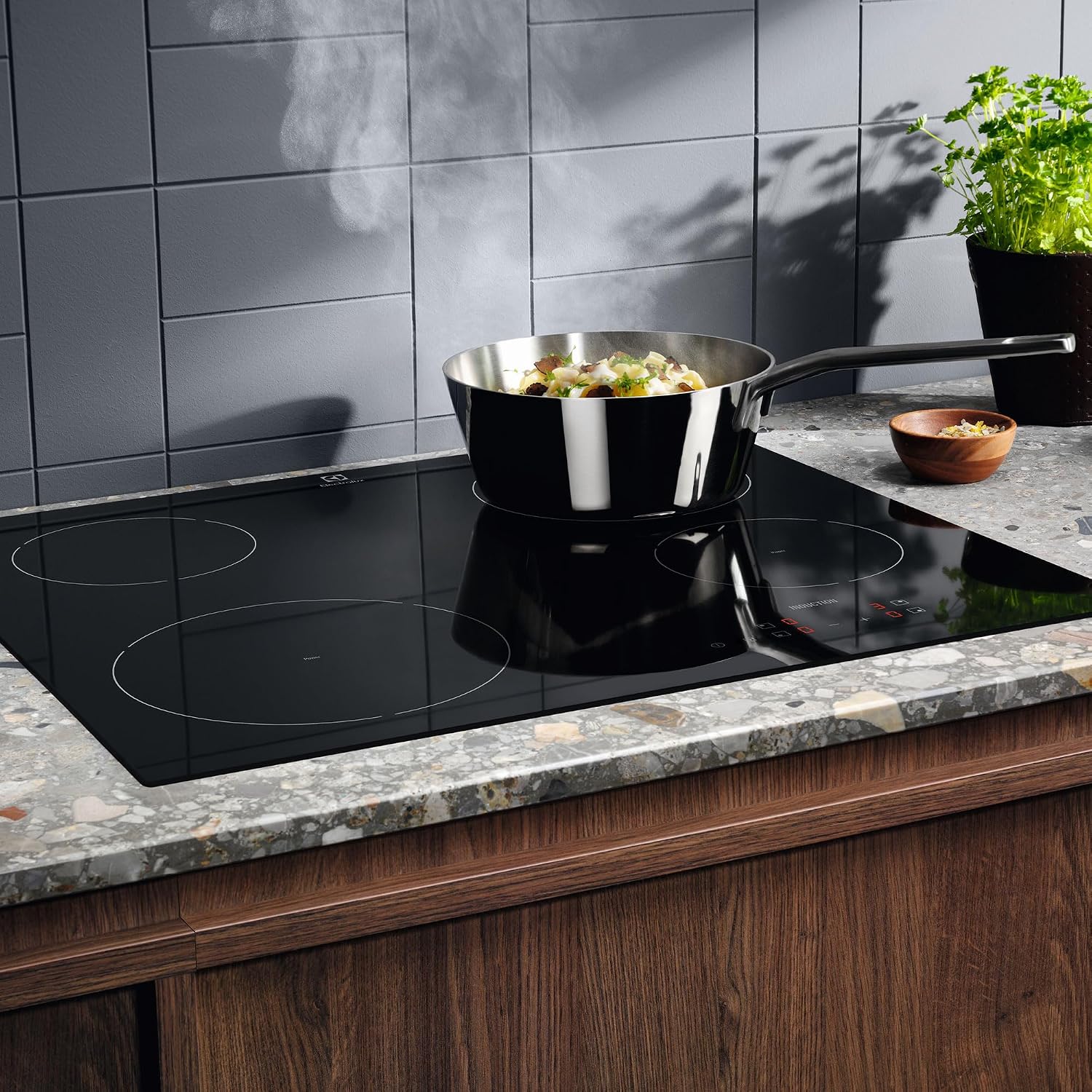Electrolux Serie 300 Piano Cottura a Induzione da Incasso EIB60424CK, 4 Fuochi Rapidi, Comandi SliderTouch, Sicuro e Facile da Pulire, 60 cm, 590×520 mm, Nero, Design Moderno