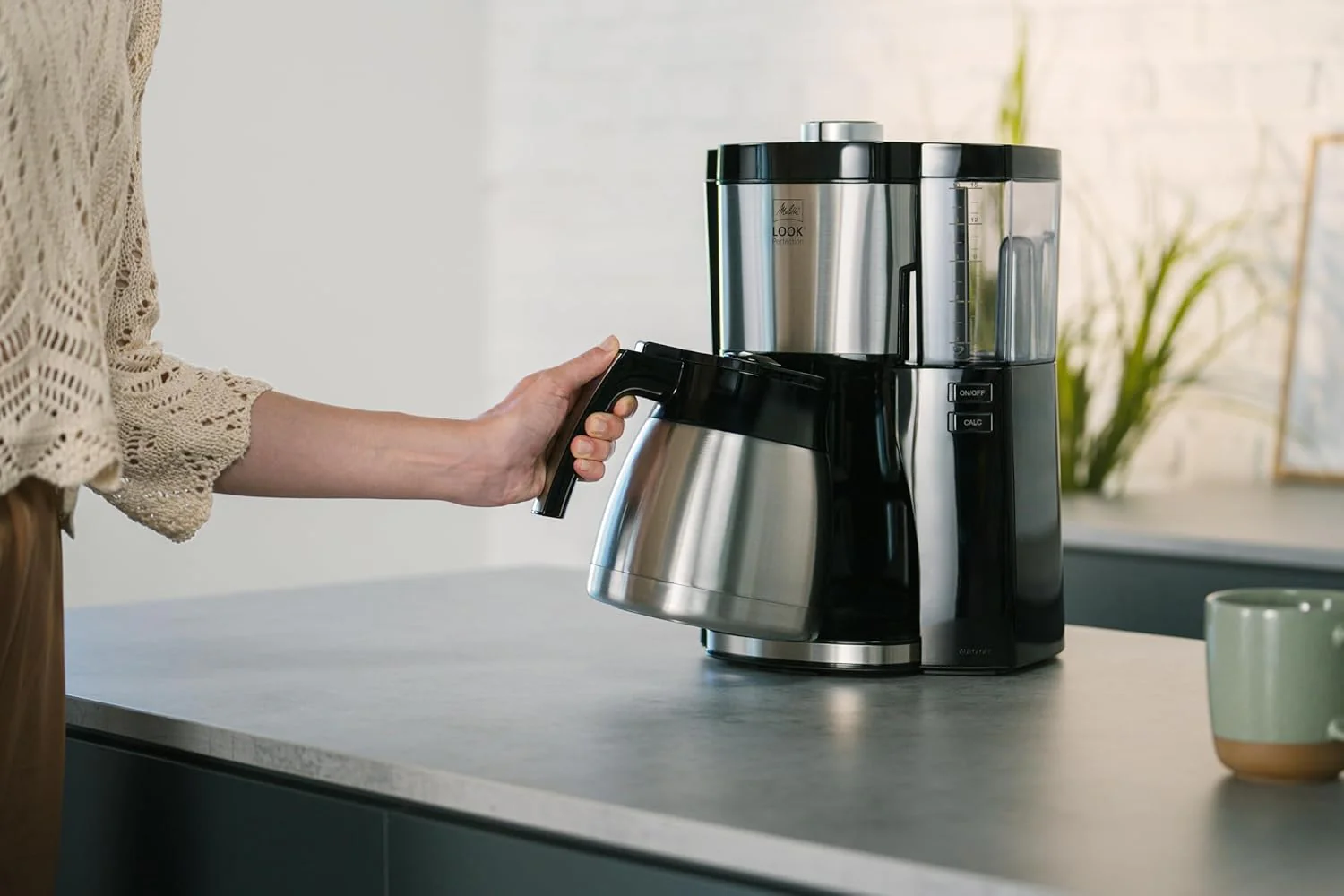 Melitta Look Perfection - Filterkoffiezetapparaat - met thermoskan - druppelstop - 10 kopjes - Zwart (1025-16)