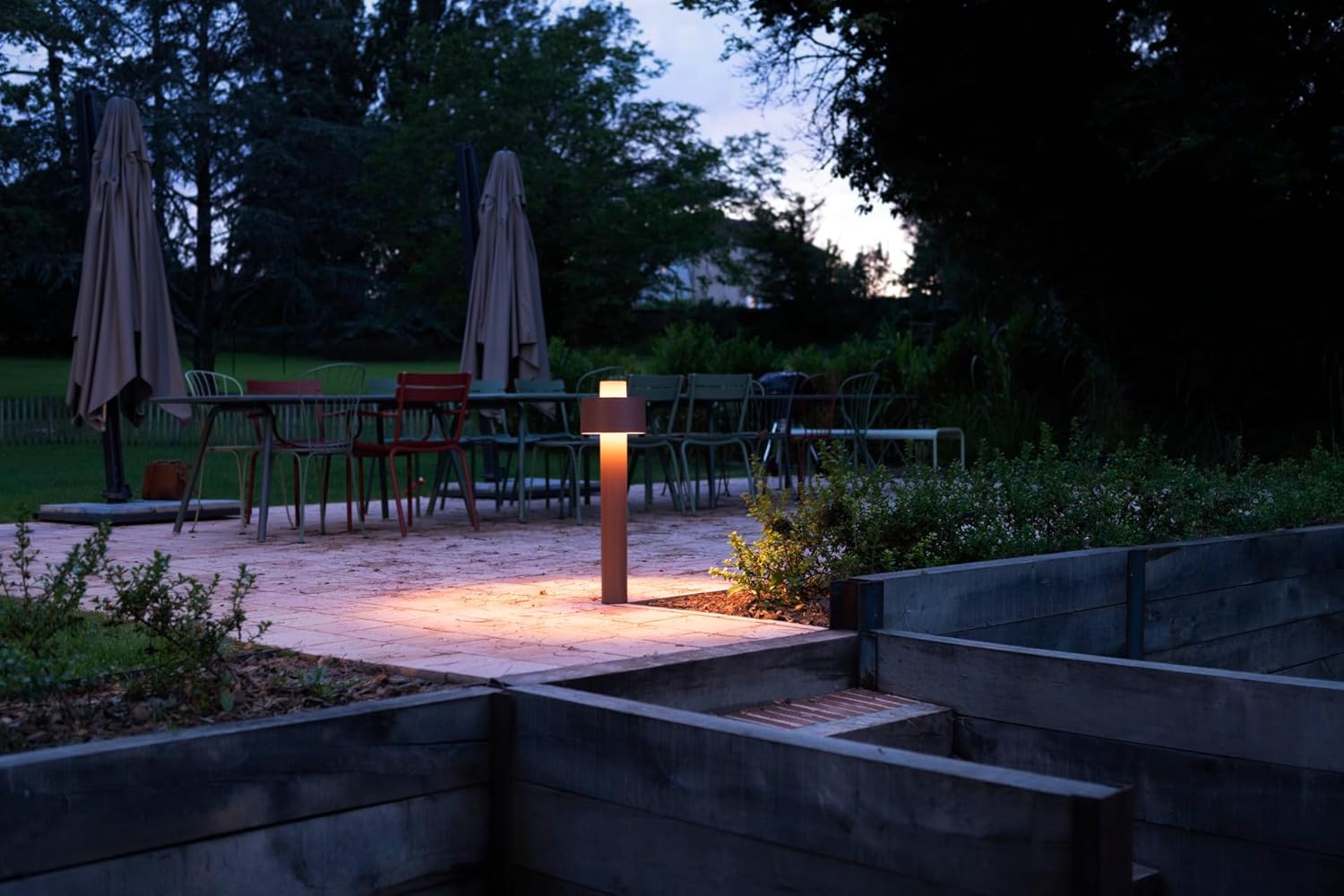 SLV Stehleuchte 1008194 / Außen-Beleuchtung für Wege, Wände, Eingänge, LED Outdoor Garten-Lampe / E27 IP65 13W rost